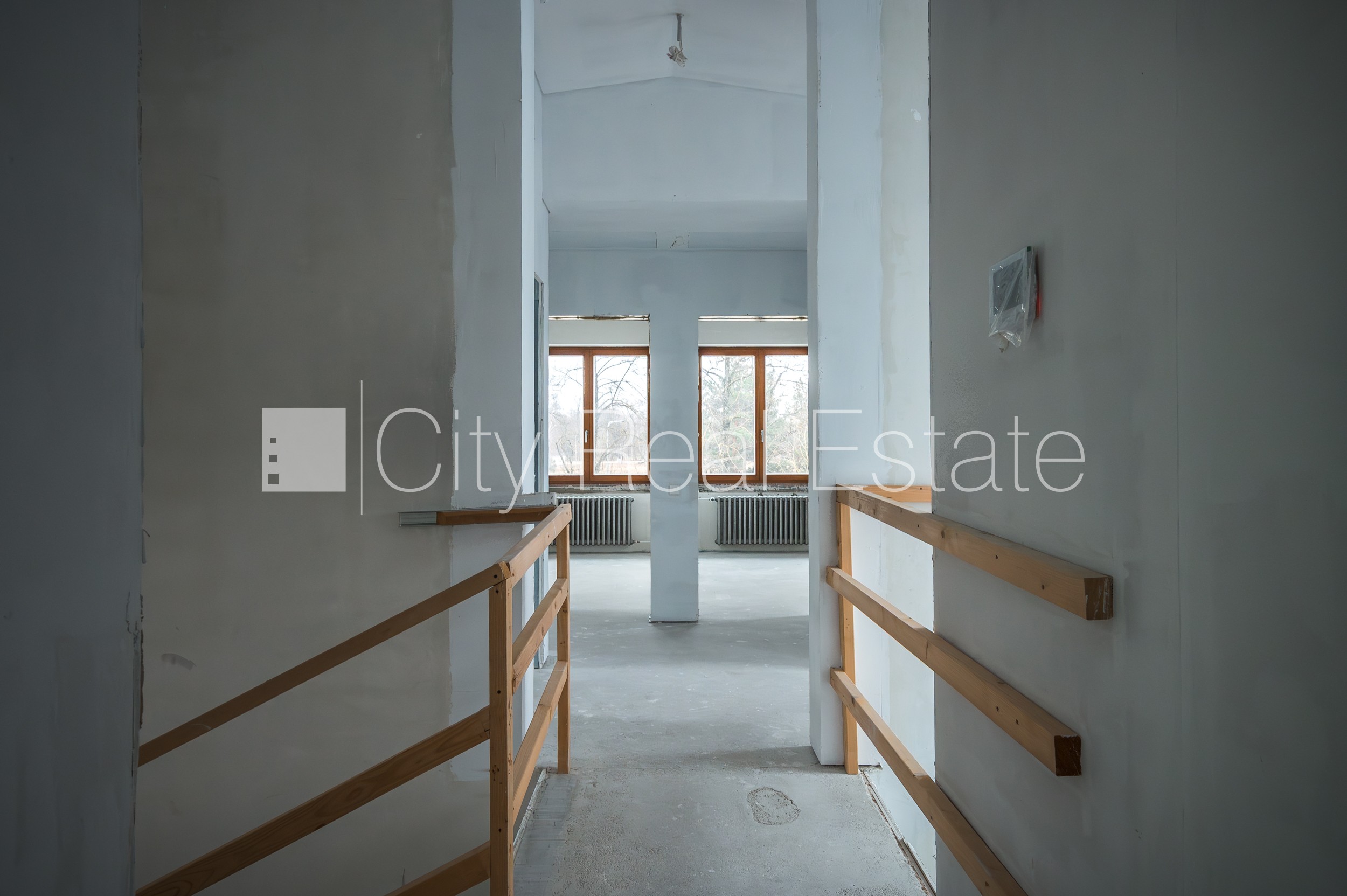 Sludinājumi. Privātmāja, labiekārtota apzaļumota teritorija, bruģēts piebraucamais ceļš, slēgta teritorija, Cena: 992000 EUR Foto #15