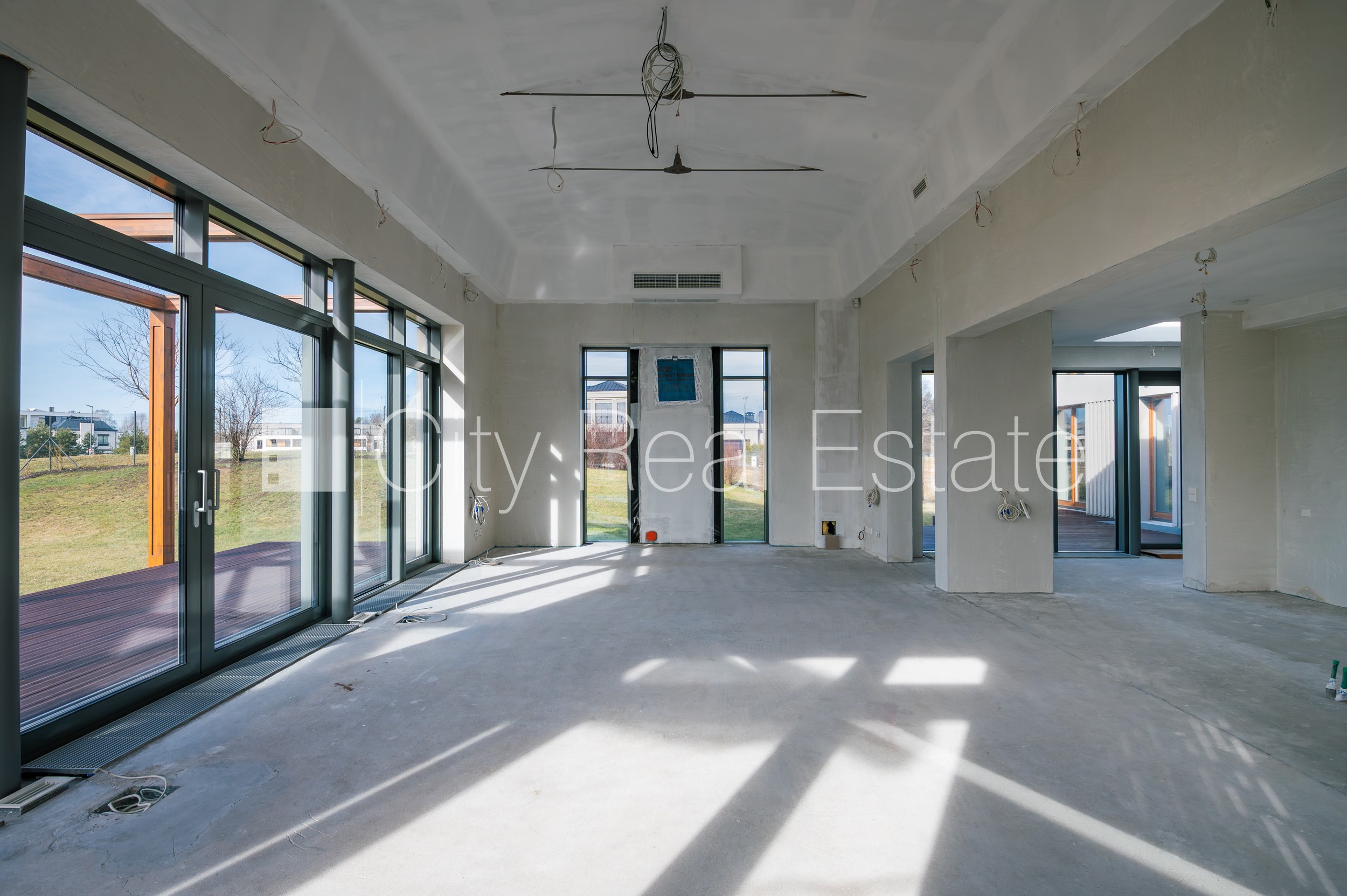 Sludinājumi. Privātmāja, labiekārtota apzaļumota teritorija, bruģēts piebraucamais ceļš, slēgta teritorija, Cena: 992000 EUR Foto #5