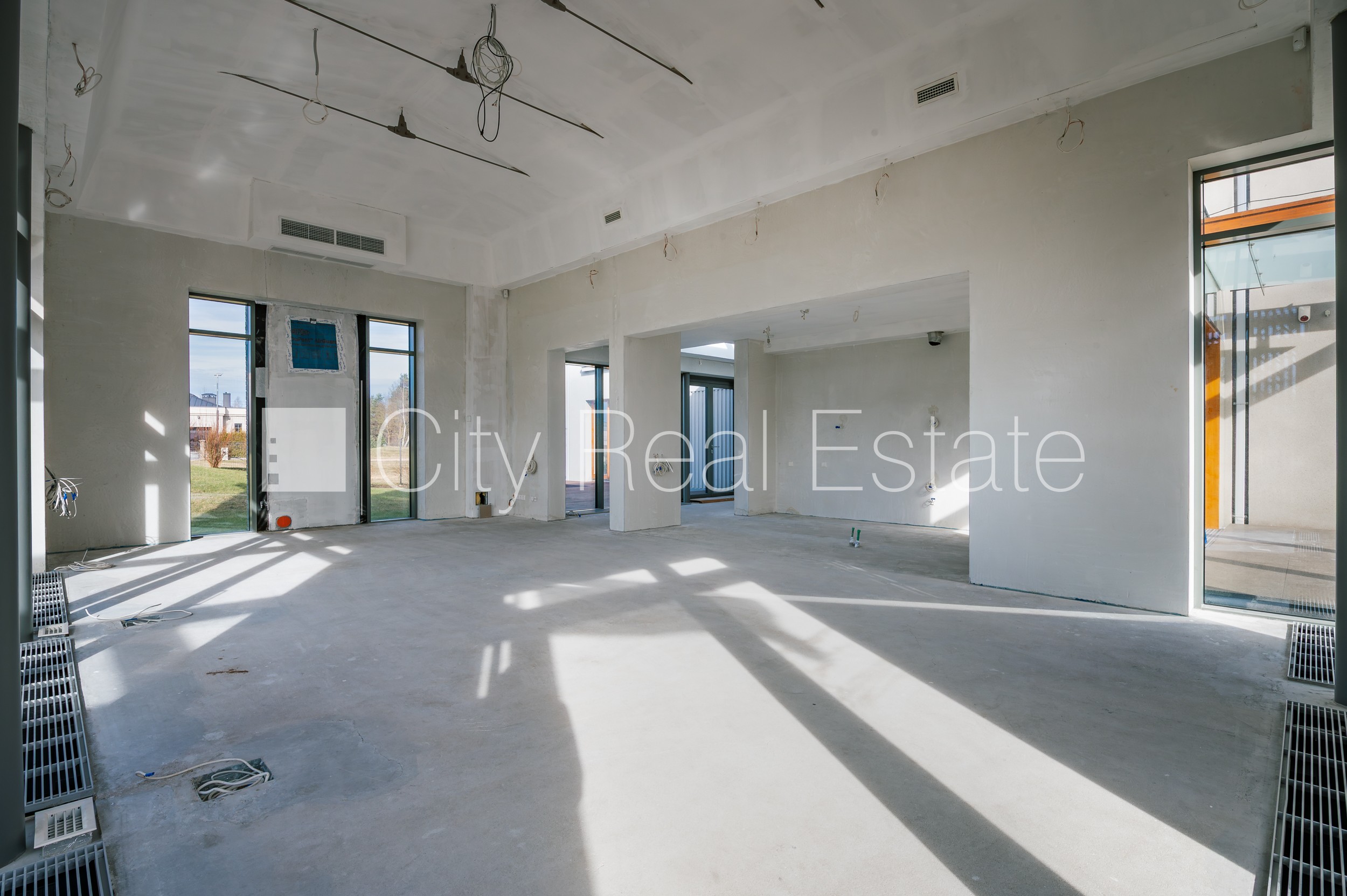 Sludinājumi. Privātmāja, labiekārtota apzaļumota teritorija, bruģēts piebraucamais ceļš, slēgta teritorija, Cena: 992000 EUR Foto #9