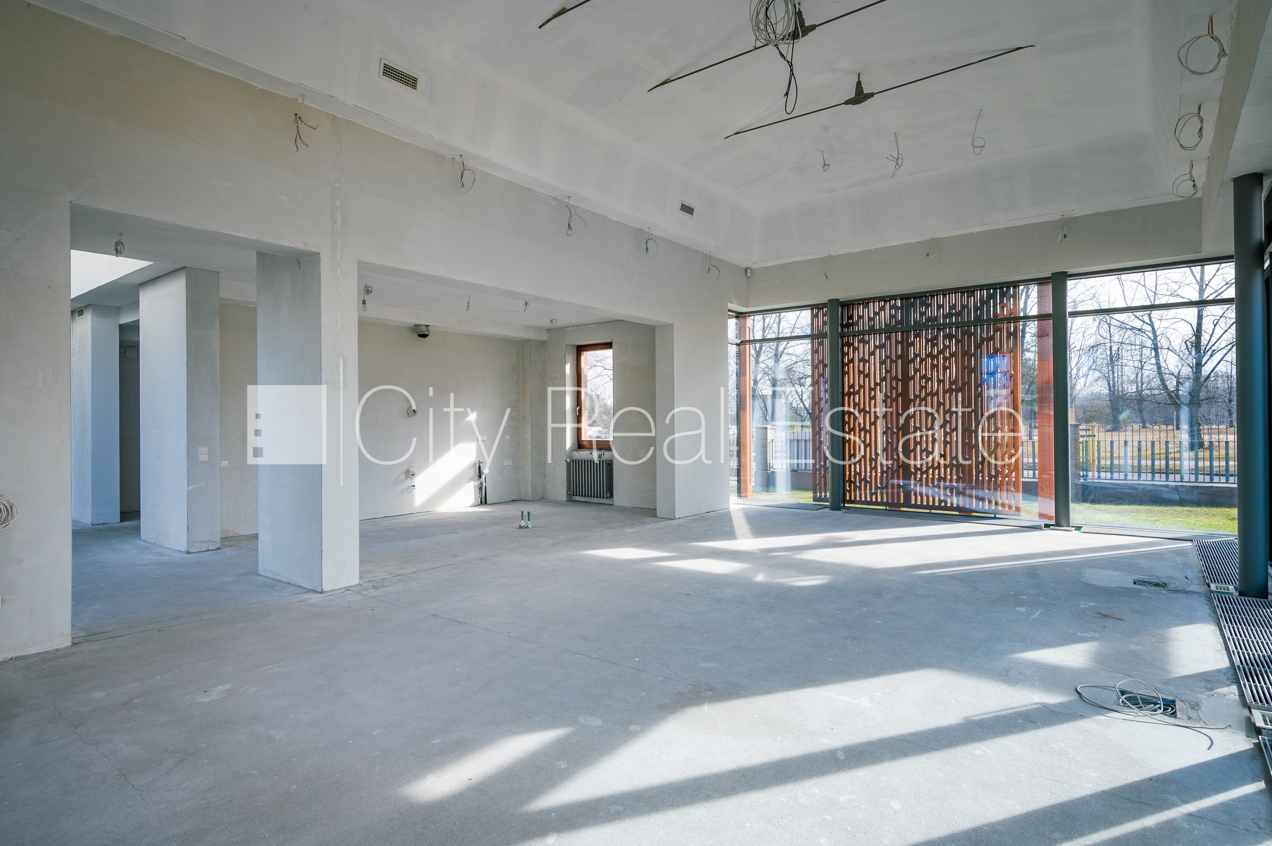 Sludinājumi. Privātmāja, labiekārtota apzaļumota teritorija, bruģēts piebraucamais ceļš, slēgta teritorija, Cena: 992000 EUR Foto #8