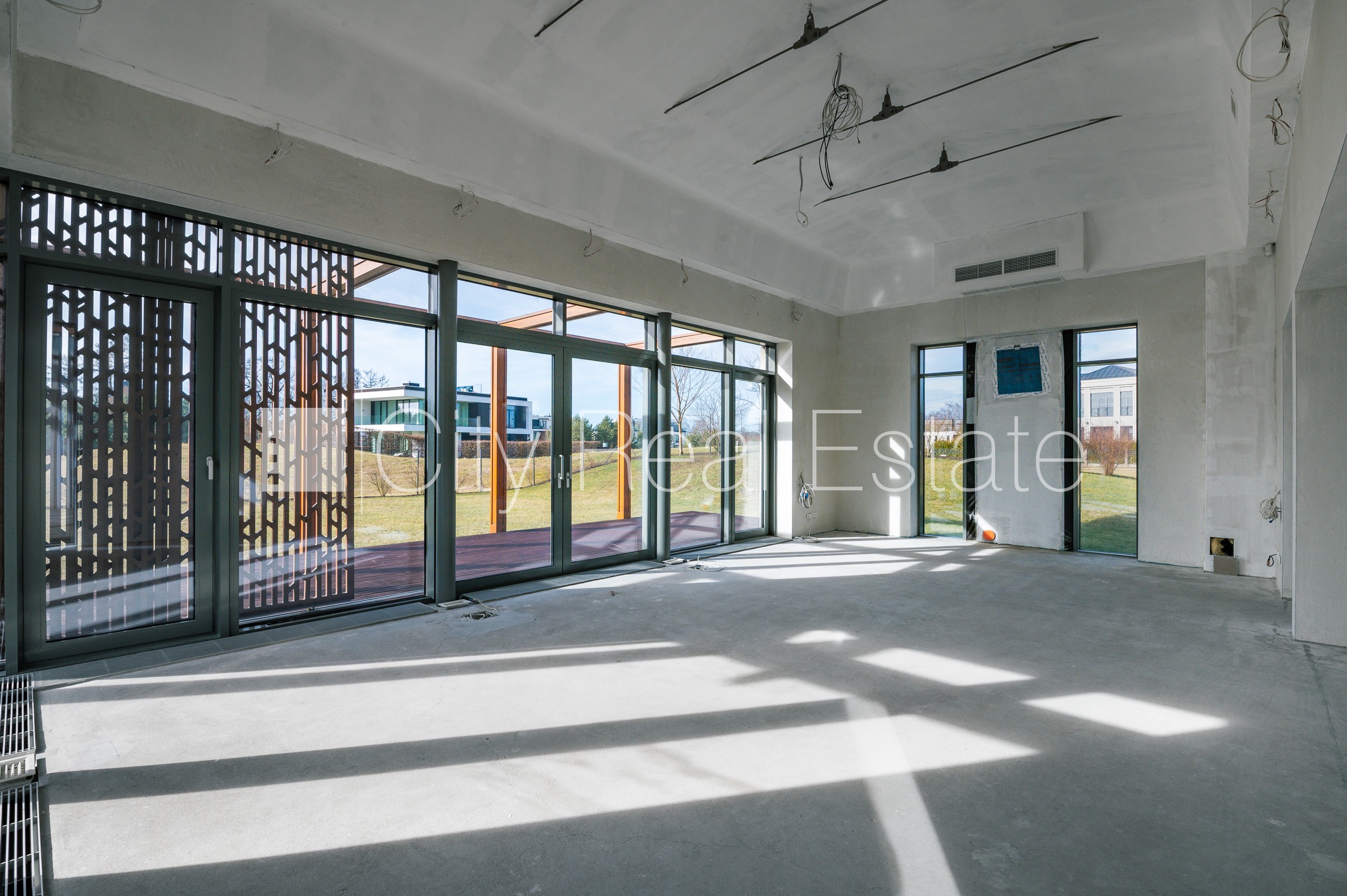 Sludinājumi. Privātmāja, labiekārtota apzaļumota teritorija, bruģēts piebraucamais ceļš, slēgta teritorija, Cena: 992000 EUR Foto #4