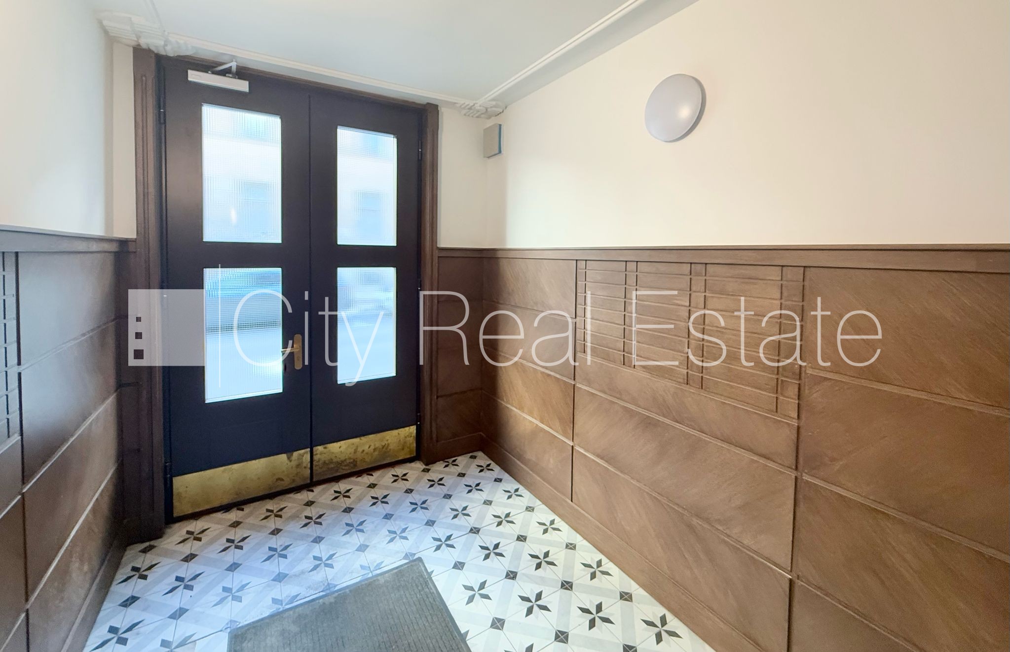 Sludinājumi. Fasādes māja, renovēta māja, labiekārtota apzaļumota teritorija, slēgts pagalms, ieeja no ielas, ir Cena: 139000 EUR Foto #23