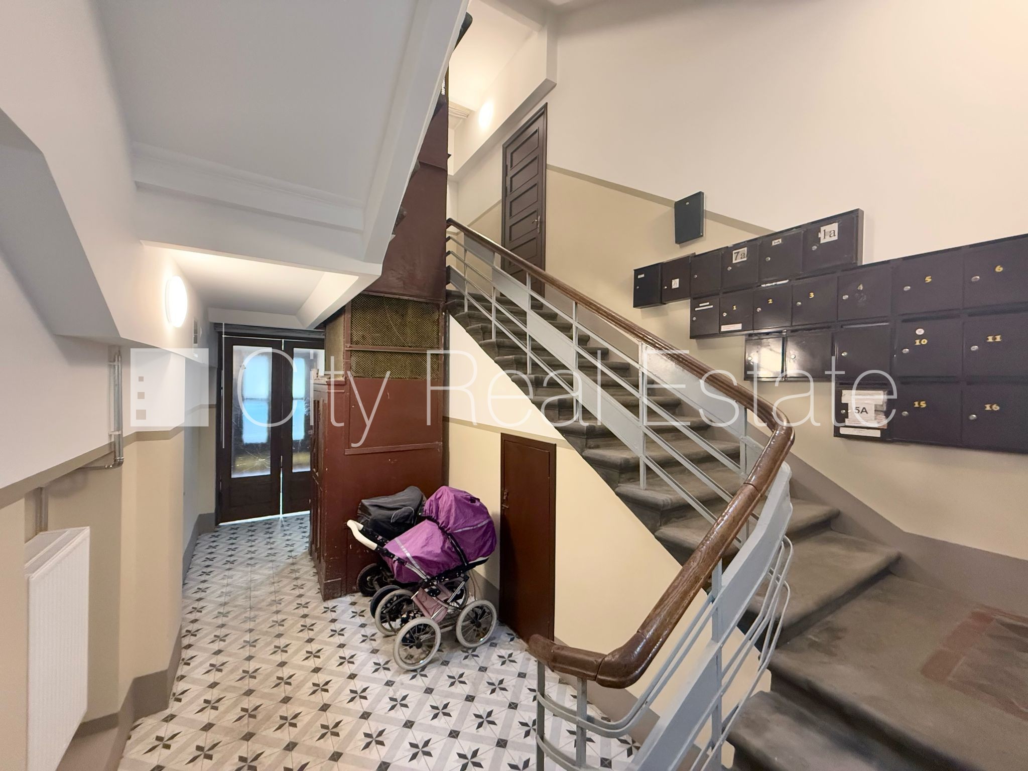 Sludinājumi. Fasādes māja, renovēta māja, labiekārtota apzaļumota teritorija, slēgts pagalms, ieeja no ielas, ir Cena: 139000 EUR Foto #21