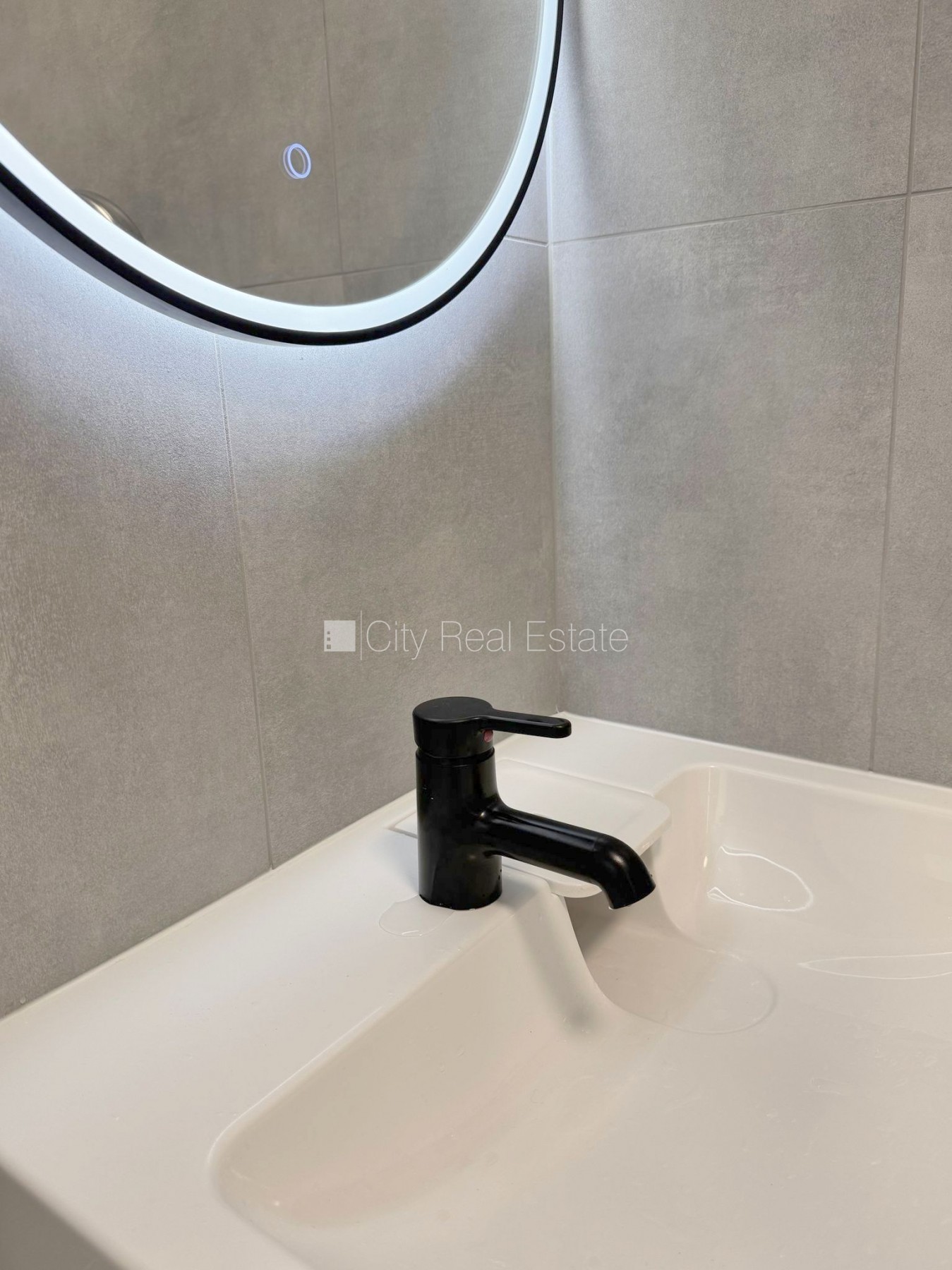 Sludinājumi. Fasādes māja, renovēta māja, slēgts pagalms, ieeja no ielas un pagalma, kāpņu telpa pēc kapitālā Cena: 270 EUR/mēn Foto #6