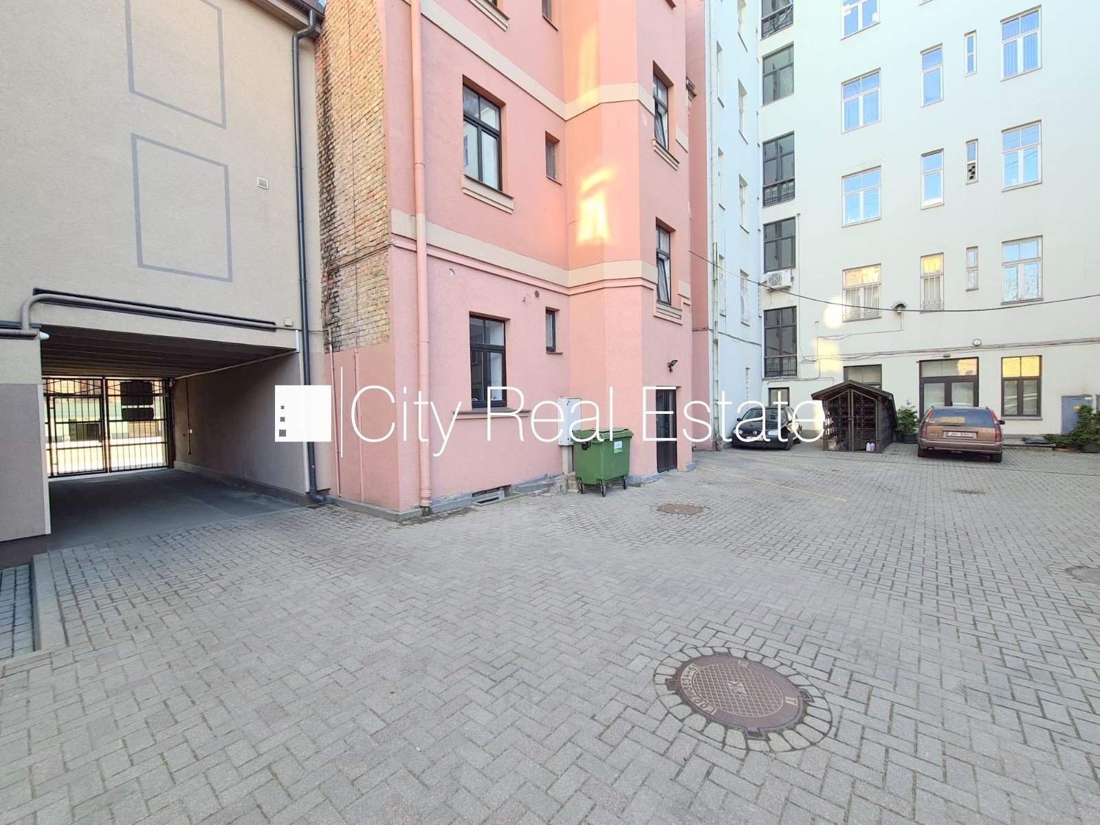 Sludinājumi. Fasādes māja, renovēta māja, slēgts pagalms, ieeja no ielas un pagalma, kāpņu telpa pēc kapitālā Cena: 270 EUR/mēn Foto #12