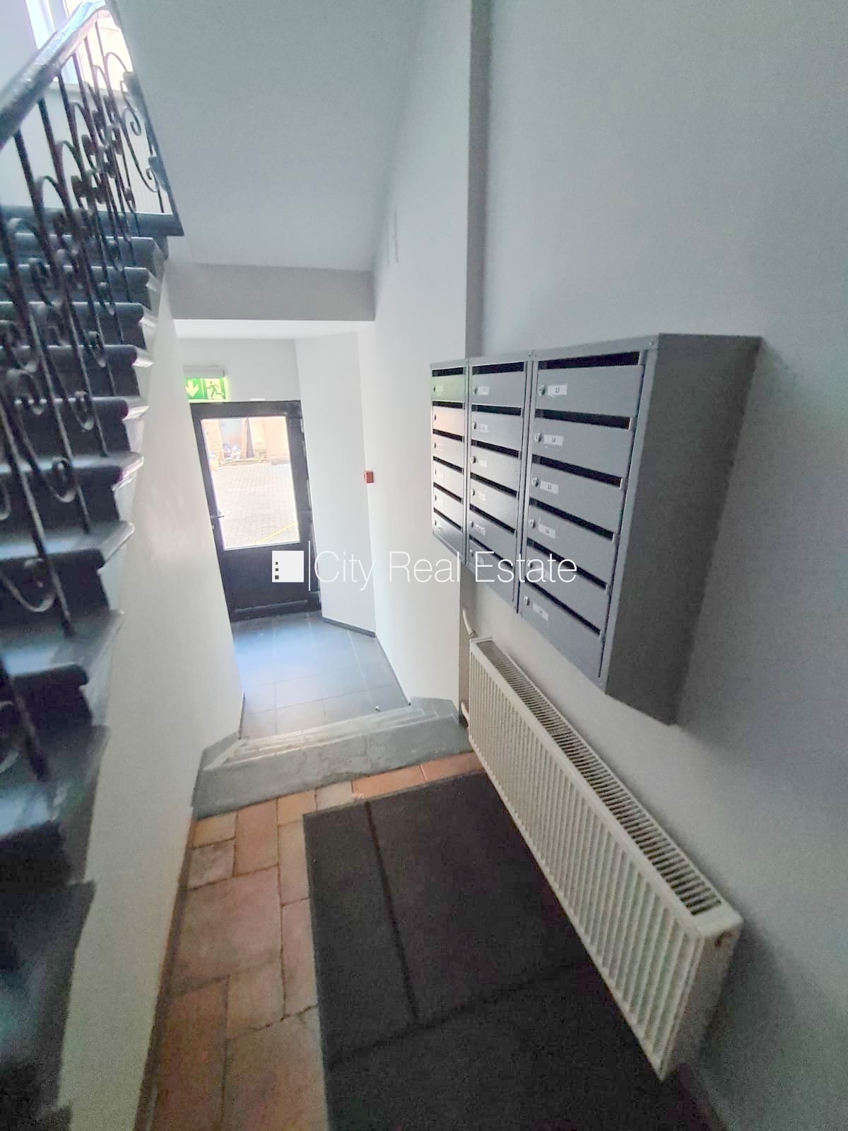 Sludinājumi. Fasādes māja, renovēta māja, slēgts pagalms, ieeja no ielas un pagalma, kāpņu telpa pēc kapitālā Cena: 270 EUR/mēn Foto #9