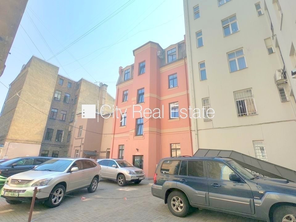 Sludinājumi. Fasādes māja, renovēta māja, slēgts pagalms, ieeja no ielas un pagalma, kāpņu telpa pēc kapitālā Cena: 270 EUR/mēn Foto #11