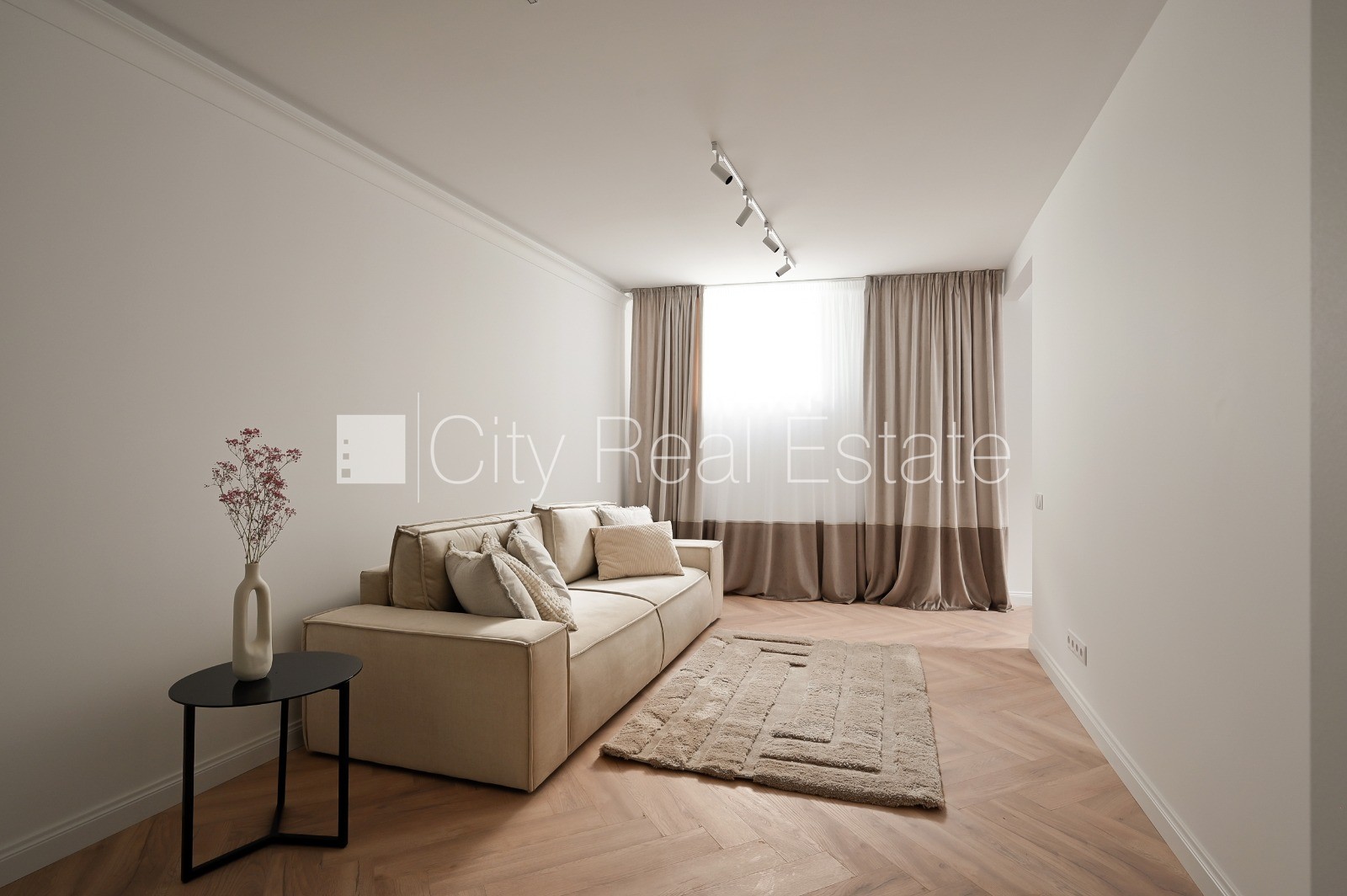 Sludinājumi. Renovēta māja, labiekārtots apzaļumots pagalms, slēgts pagalms, viena istaba izolēta, studio tipa, Cena: 155000 EUR Foto #4