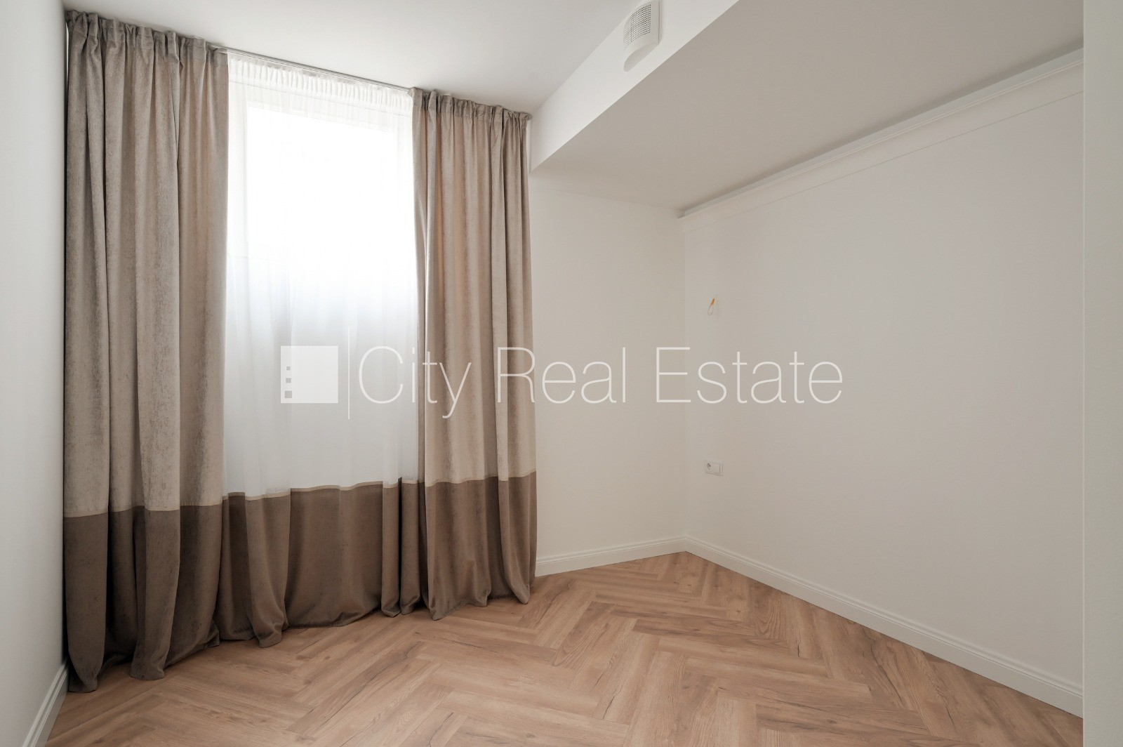 Sludinājumi. Renovēta māja, labiekārtots apzaļumots pagalms, slēgts pagalms, viena istaba izolēta, studio tipa, Cena: 155000 EUR Foto #6