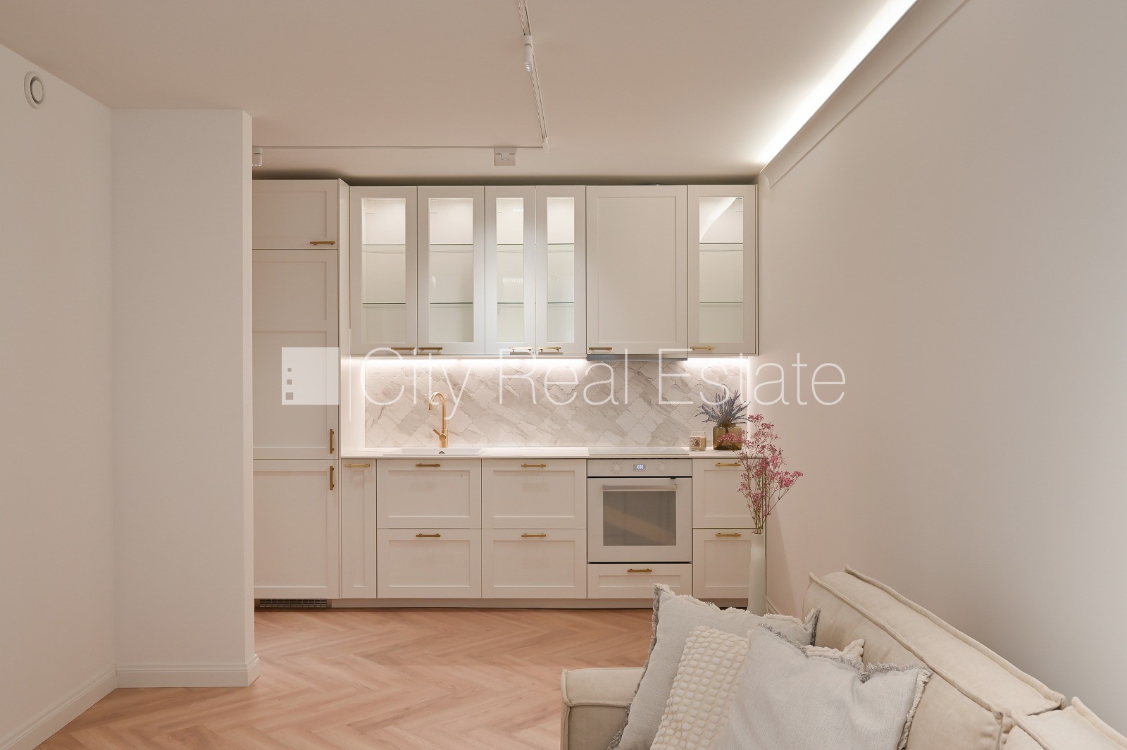 Sludinājumi. Renovēta māja, labiekārtots apzaļumots pagalms, slēgts pagalms, viena istaba izolēta, studio tipa, Cena: 155000 EUR Foto #3