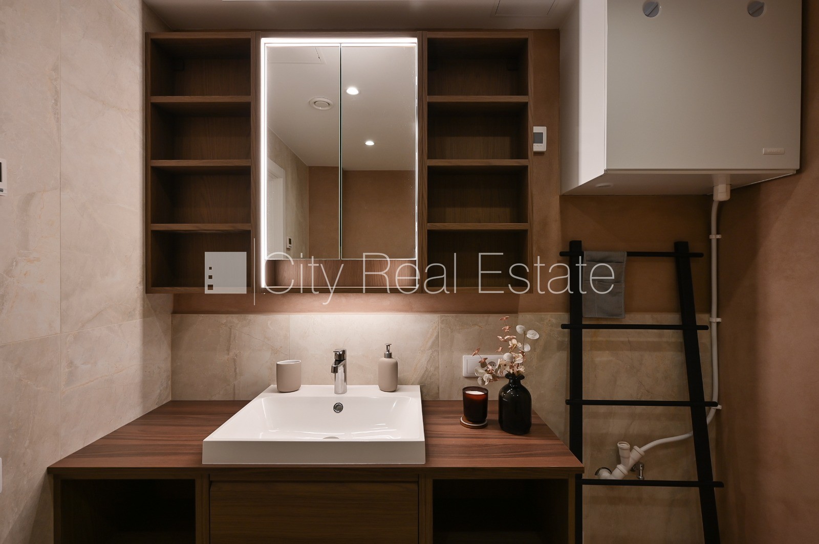 Sludinājumi. Renovēta māja, labiekārtots apzaļumots pagalms, slēgts pagalms, viena istaba izolēta, studio tipa, Cena: 155000 EUR Foto #10