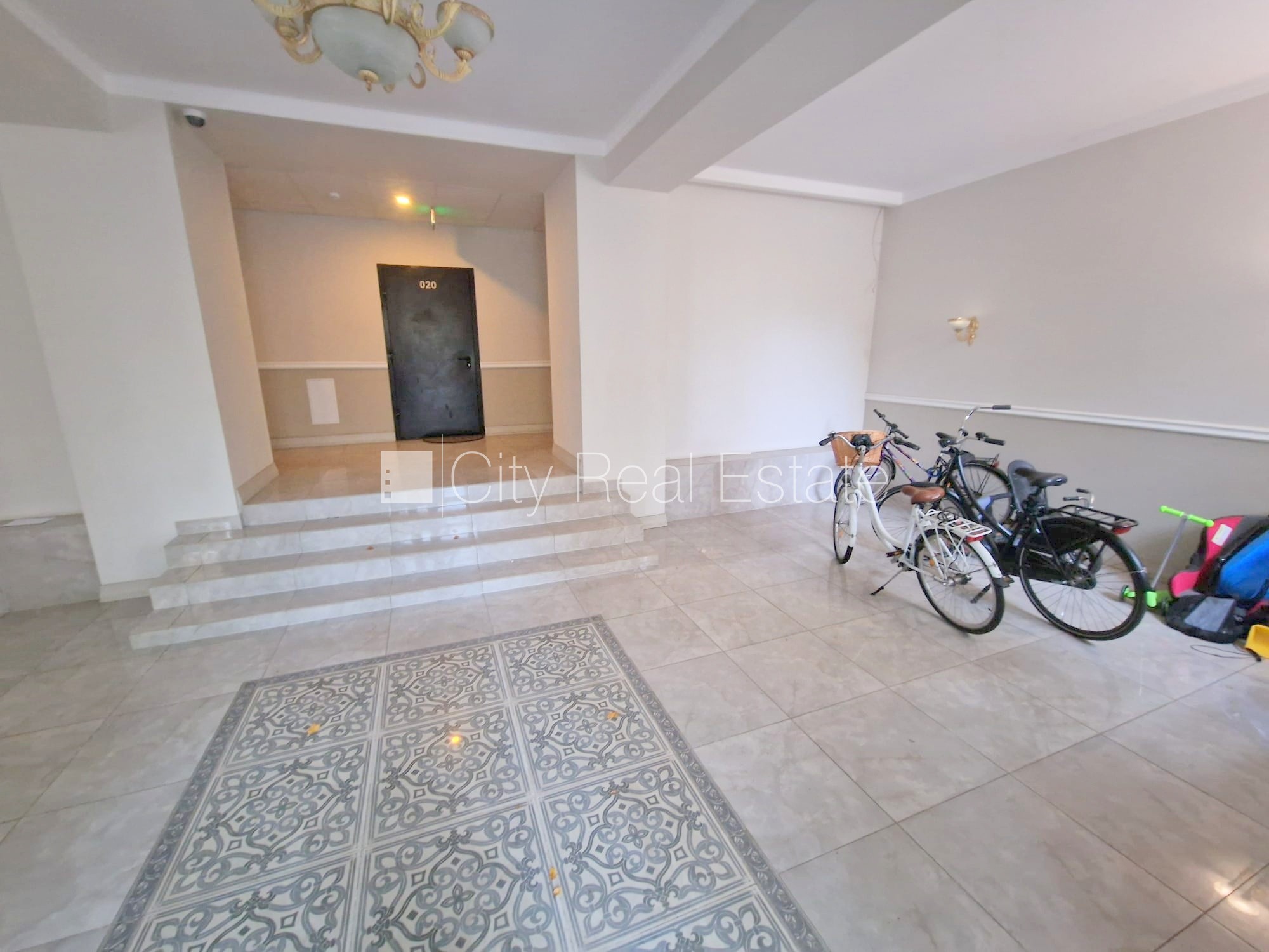 Sludinājumi. Pagalma ēka, renovēta māja, labiekārtots apzaļumots pagalms, vieta automašīnai, kāpņu telpa pēc Cena: 260 EUR/mēn Foto #20