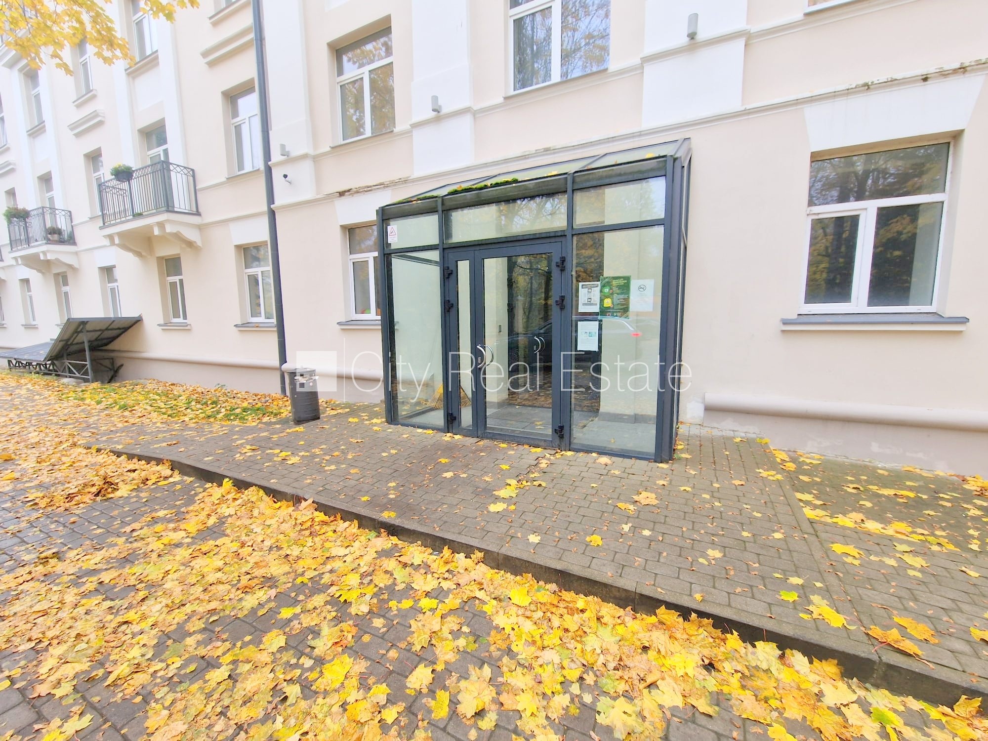 Sludinājumi. Pagalma ēka, renovēta māja, labiekārtots apzaļumots pagalms, vieta automašīnai, kāpņu telpa pēc Cena: 260 EUR/mēn Foto #22