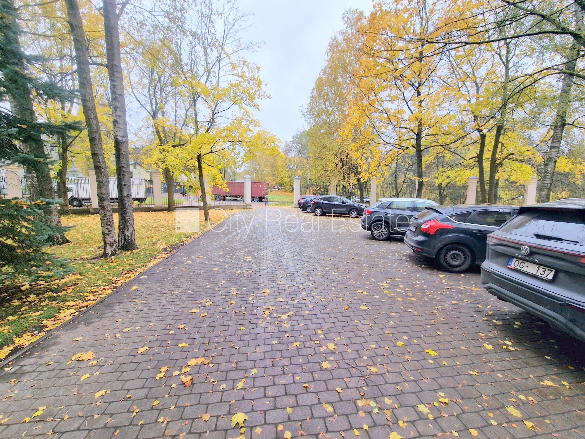 Sludinājumi. Pagalma ēka, renovēta māja, labiekārtots apzaļumots pagalms, vieta automašīnai, kāpņu telpa pēc Cena: 260 EUR/mēn Foto #25