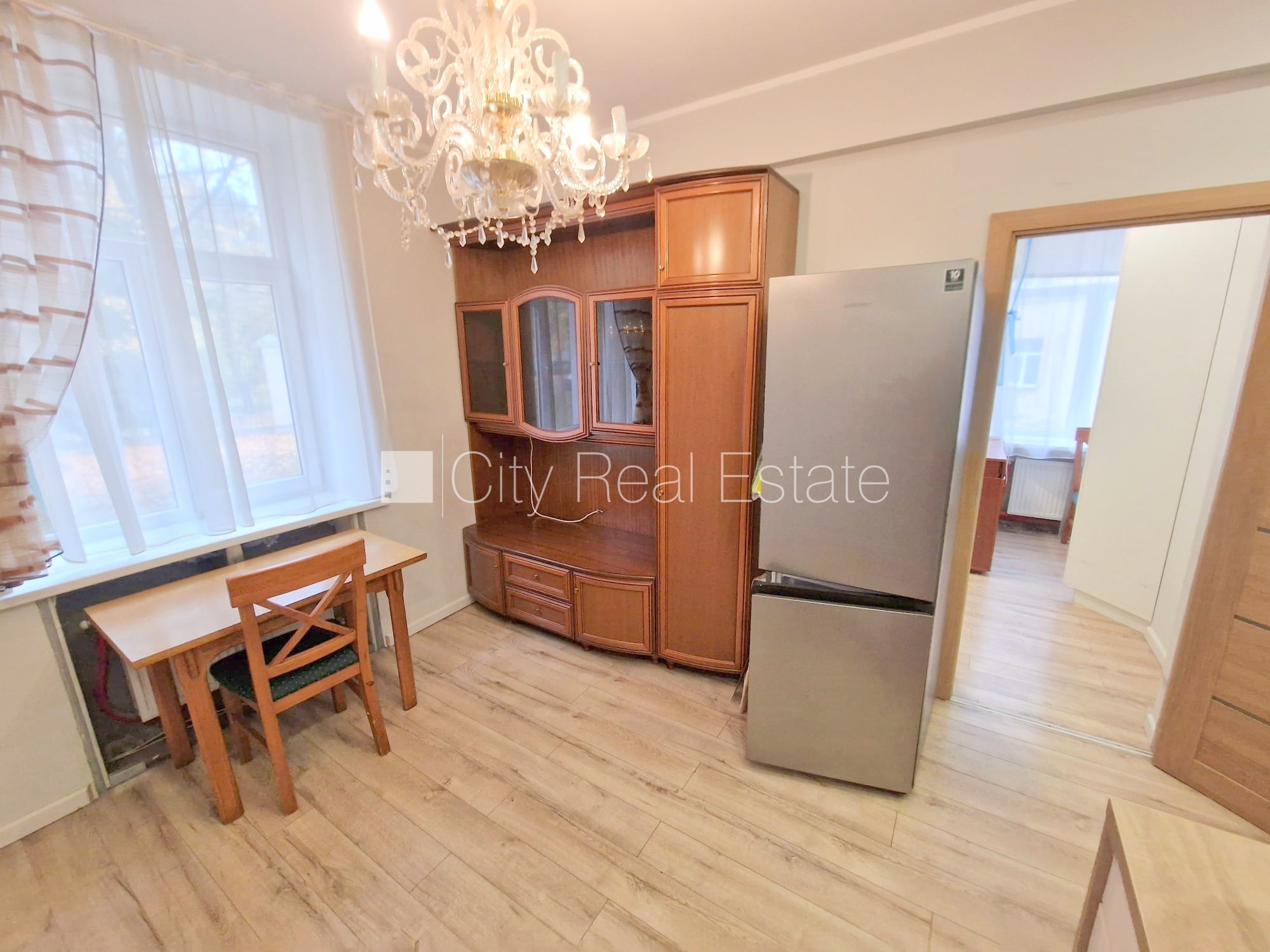 Sludinājumi. Pagalma ēka, renovēta māja, labiekārtots apzaļumots pagalms, vieta automašīnai, kāpņu telpa pēc Cena: 260 EUR/mēn Foto #6