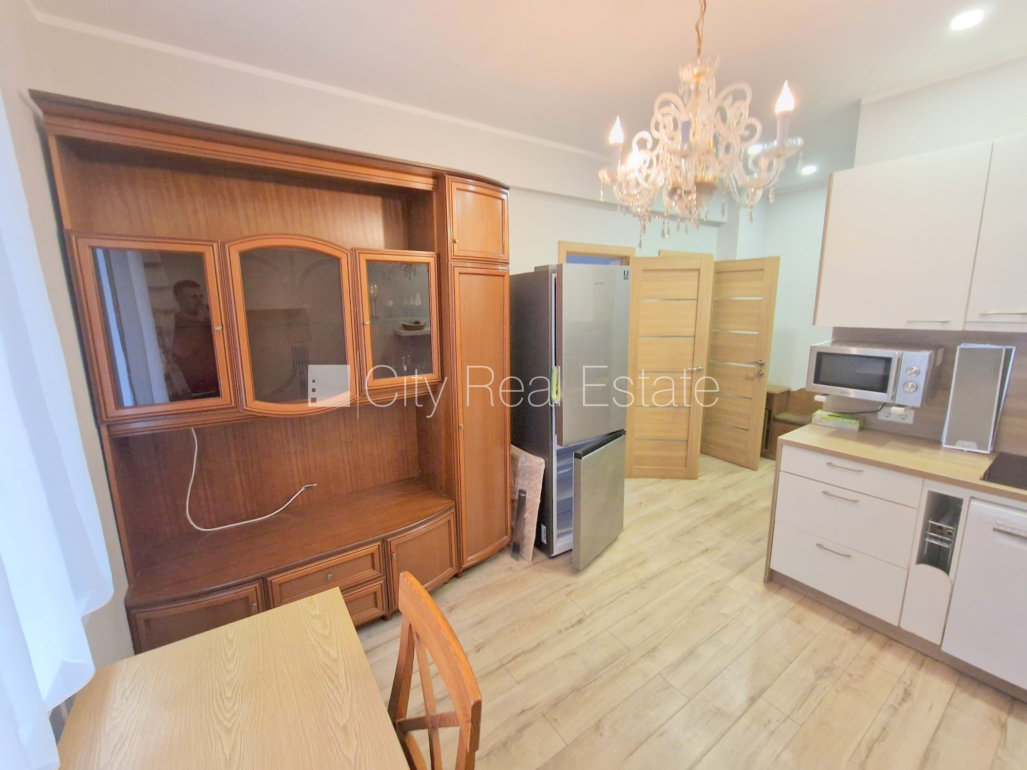 Sludinājumi. Pagalma ēka, renovēta māja, labiekārtots apzaļumots pagalms, vieta automašīnai, kāpņu telpa pēc Cena: 260 EUR/mēn Foto #5