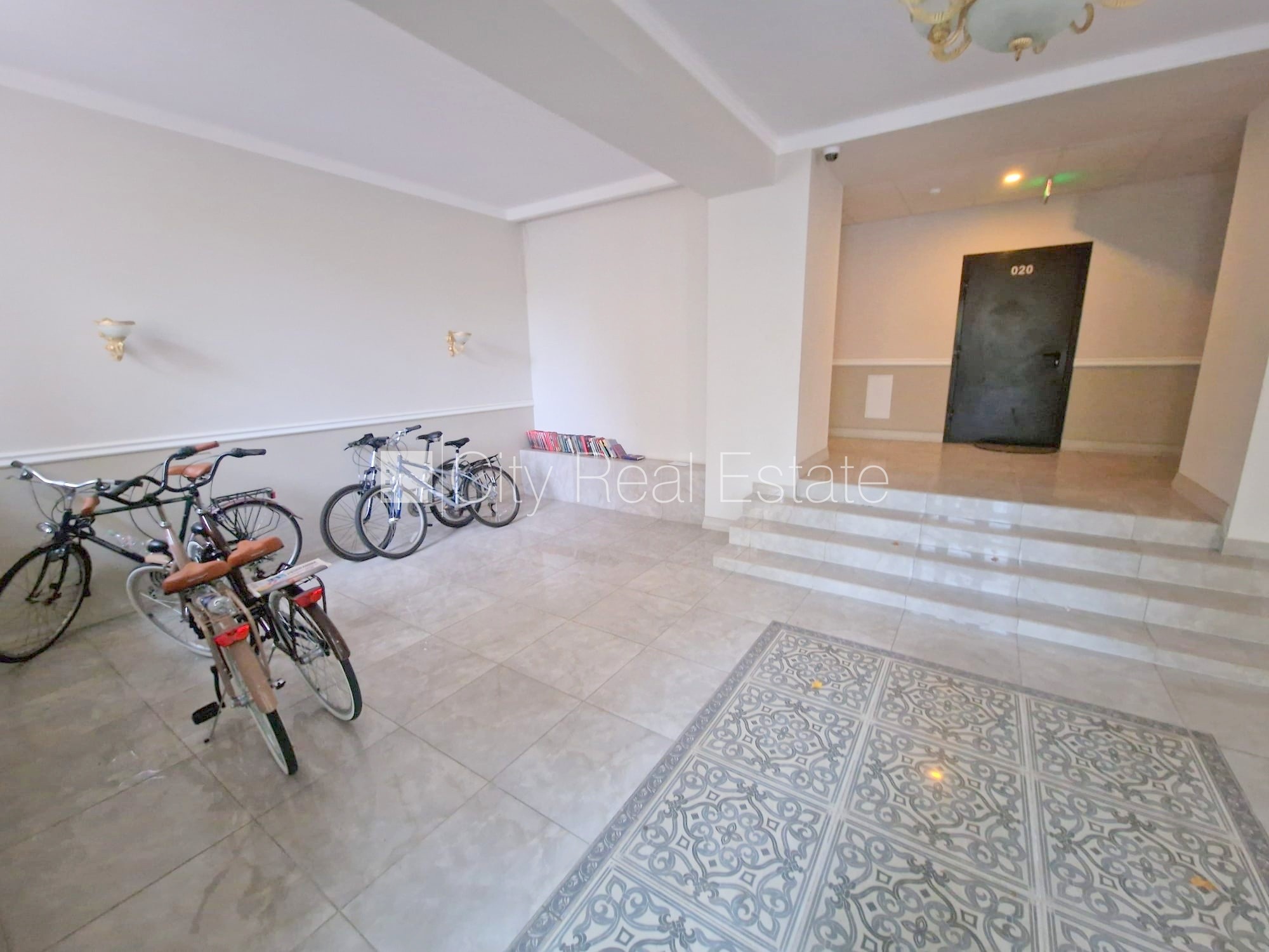 Sludinājumi. Pagalma ēka, renovēta māja, labiekārtots apzaļumots pagalms, vieta automašīnai, kāpņu telpa pēc Cena: 260 EUR/mēn Foto #21