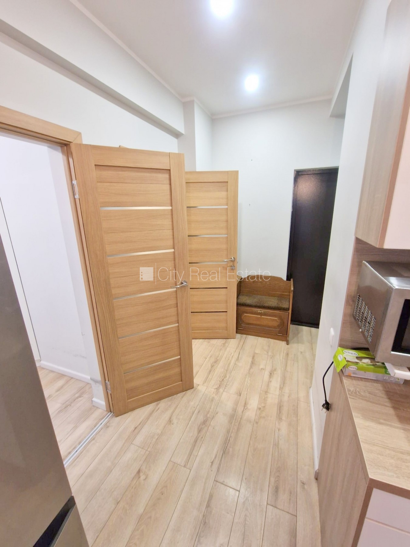 Sludinājumi. Pagalma ēka, renovēta māja, labiekārtots apzaļumots pagalms, vieta automašīnai, kāpņu telpa pēc Cena: 260 EUR/mēn Foto #9