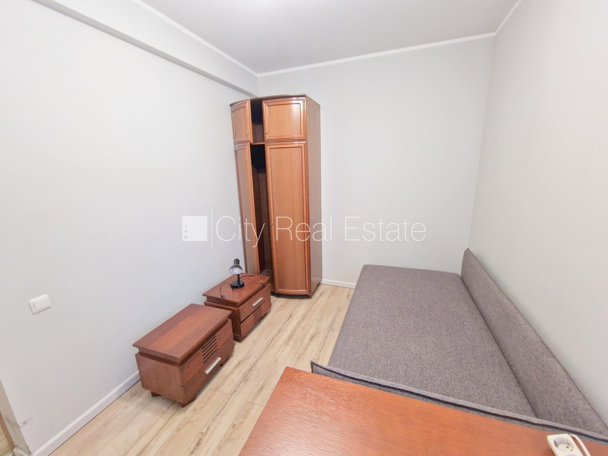 Sludinājumi. Pagalma ēka, renovēta māja, labiekārtots apzaļumots pagalms, vieta automašīnai, kāpņu telpa pēc Cena: 260 EUR/mēn Foto #11