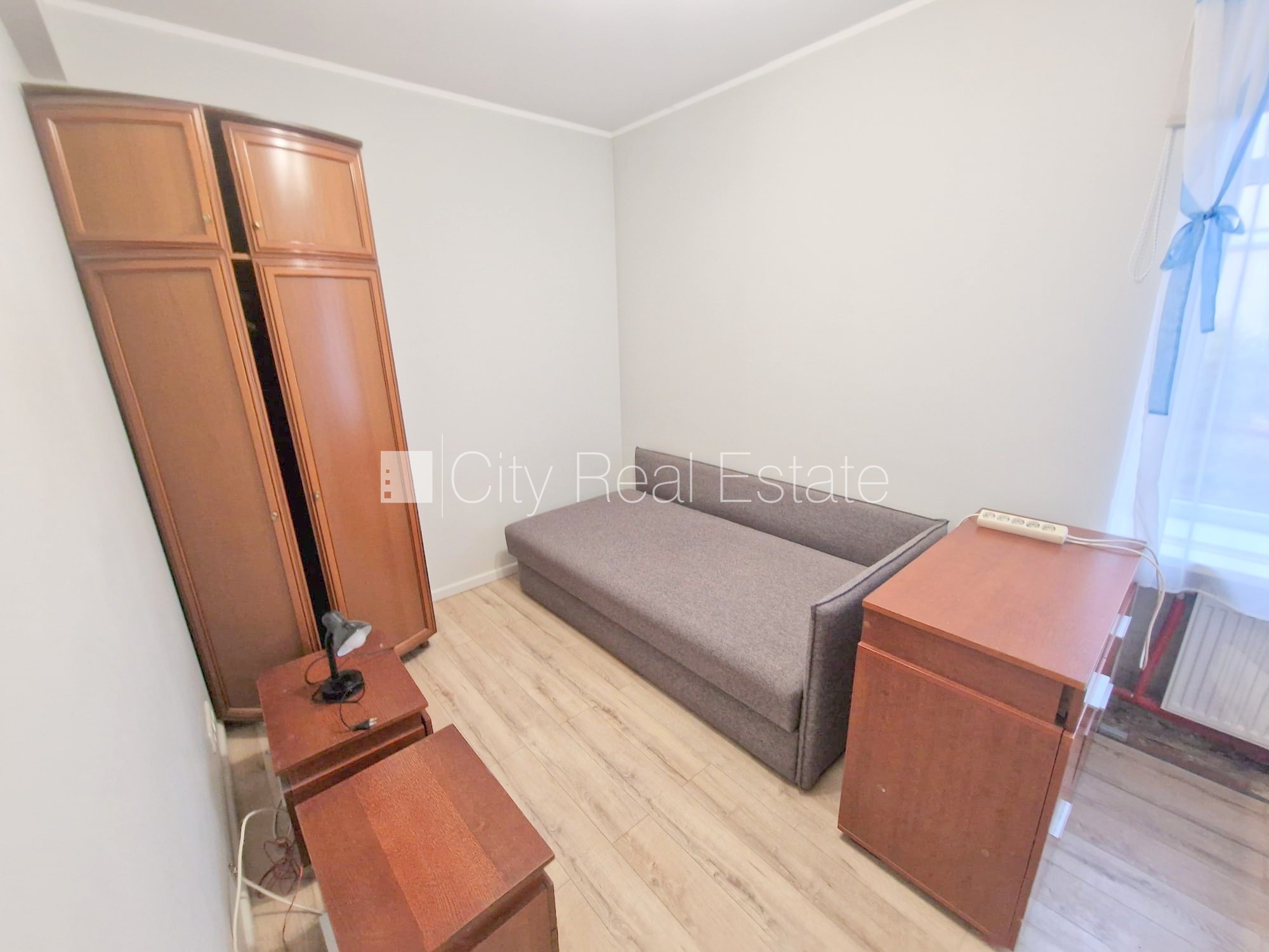 Sludinājumi. Pagalma ēka, renovēta māja, labiekārtots apzaļumots pagalms, vieta automašīnai, kāpņu telpa pēc Cena: 260 EUR/mēn Foto #12