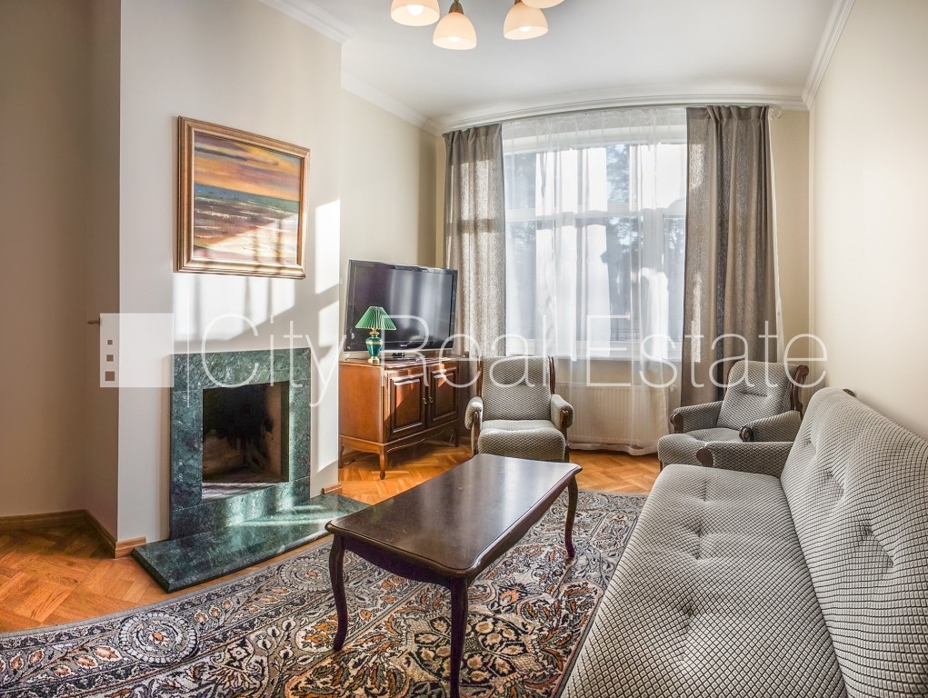 Sludinājumi. Puse mājas, dzīvokļu skaits ēkā  2 gab., zaļā teritorija, iežogota teritorija ar metāla sētu, Cena: 2500 EUR/mēn Foto #3