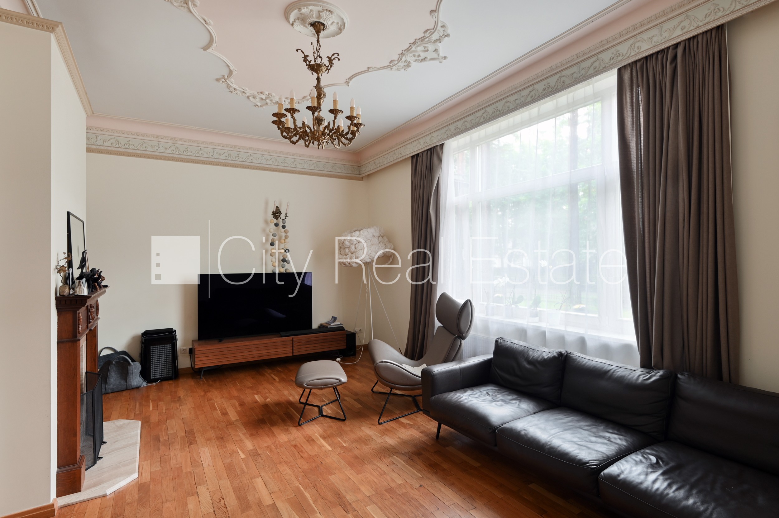 Sludinājumi. Puse mājas, dzīvokļu skaits ēkā  2 gab., zaļā teritorija, iežogota teritorija ar metāla sētu, Cena: 2500 EUR/mēn Foto #4