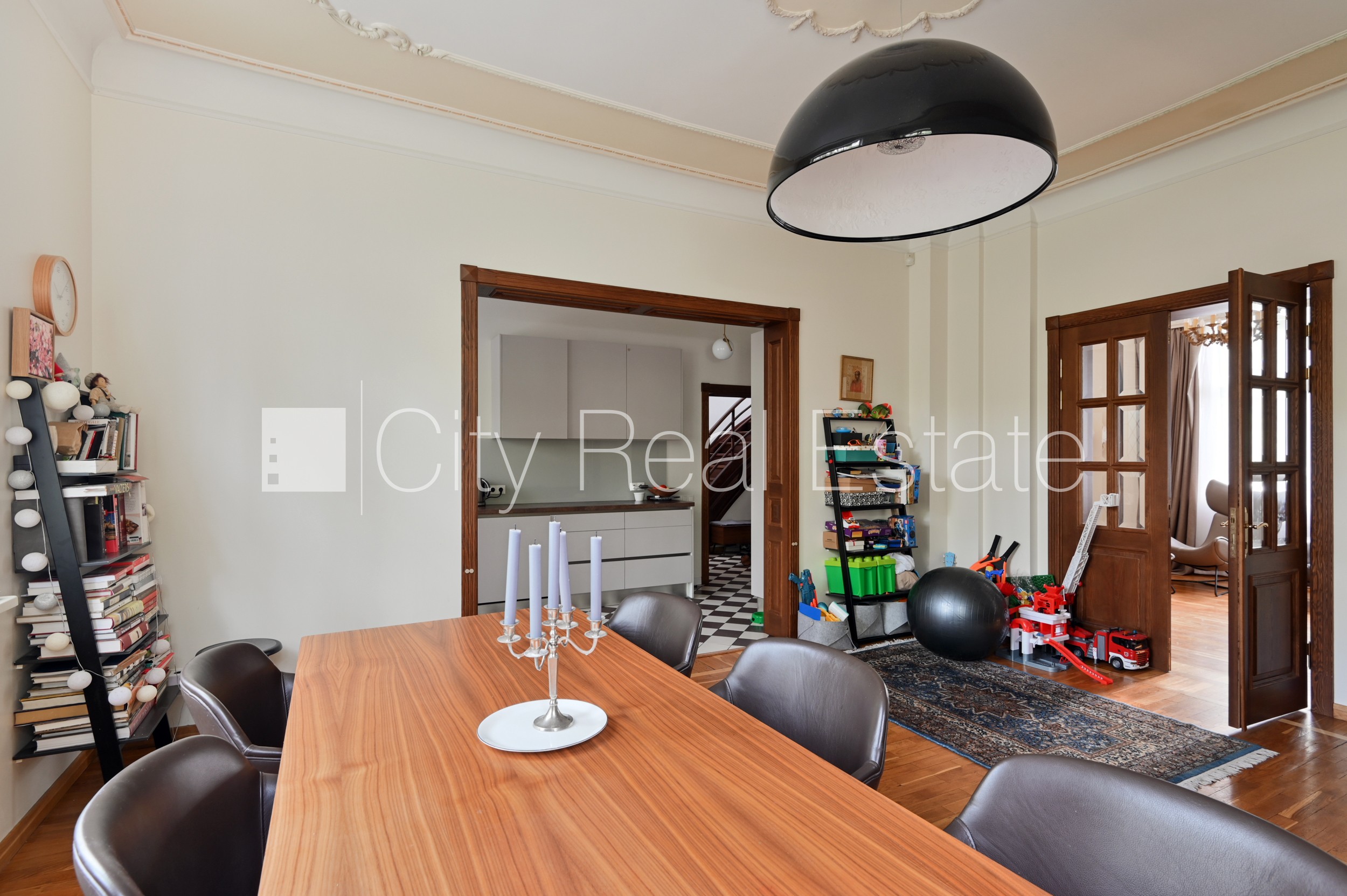 Sludinājumi. Puse mājas, dzīvokļu skaits ēkā  2 gab., zaļā teritorija, iežogota teritorija ar metāla sētu, Cena: 2500 EUR/mēn Foto #7