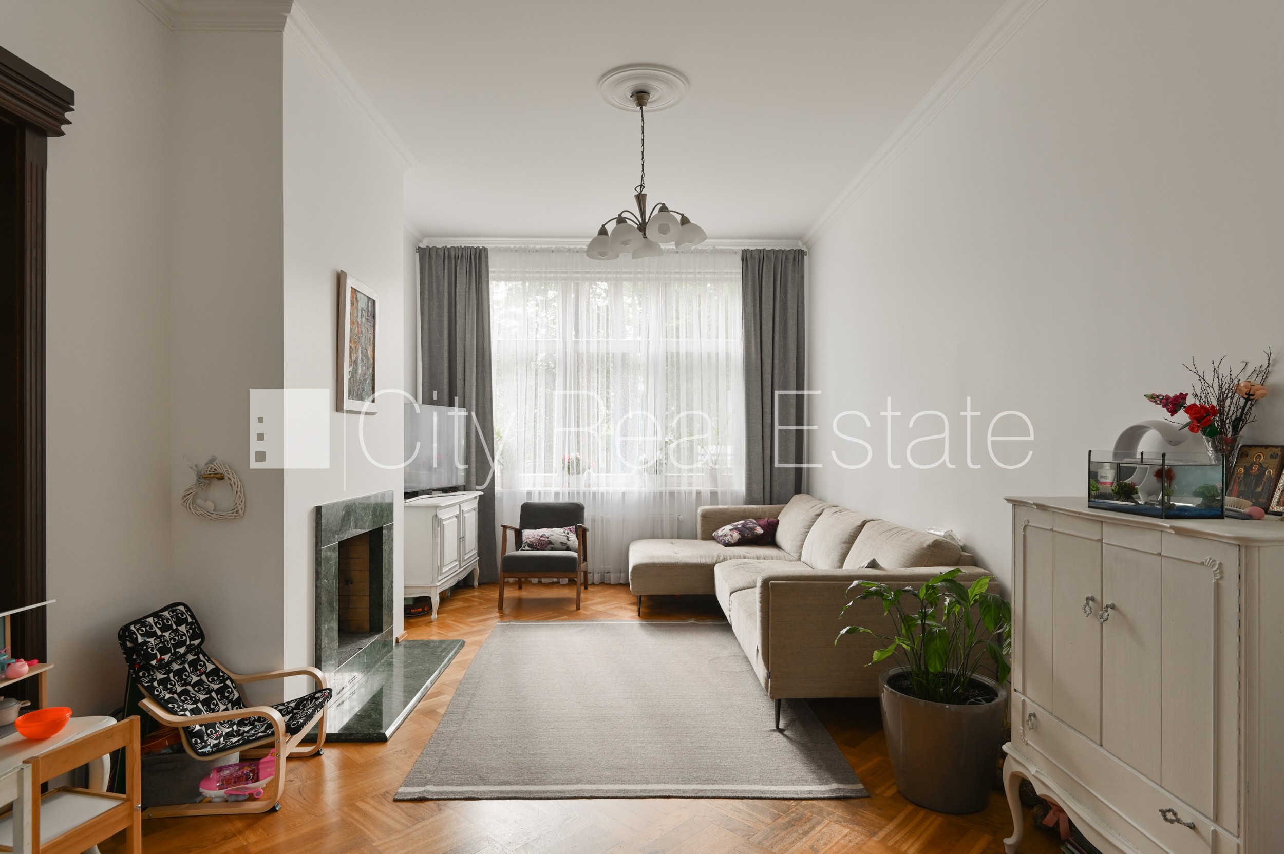 Sludinājumi. Puse mājas, dzīvokļu skaits ēkā  2 gab., zaļā teritorija, iežogota teritorija ar metāla sētu, Cena: 2500 EUR/mēn Foto #5