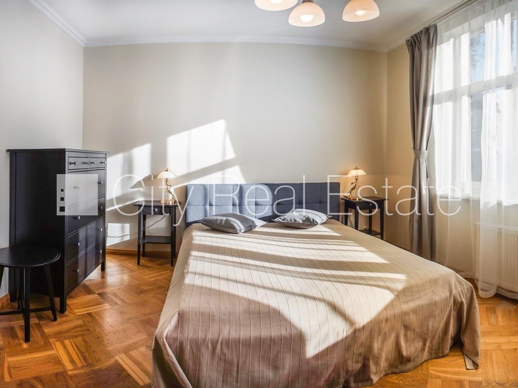 Sludinājumi. Puse mājas, dzīvokļu skaits ēkā  2 gab., zaļā teritorija, iežogota teritorija ar metāla sētu, Cena: 2500 EUR/mēn Foto #10