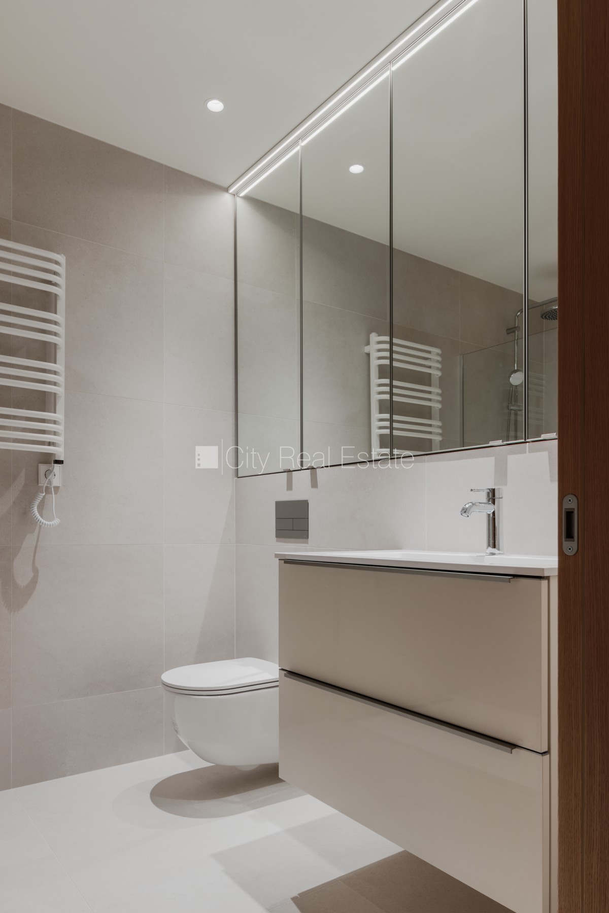 Sludinājumi. Fasādes māja, renovēta māja, slēgts pagalms, iespēja nomāt autostāvvietu, pazemes autostāvvieta, Cena: 1998 EUR/mēn Foto #6