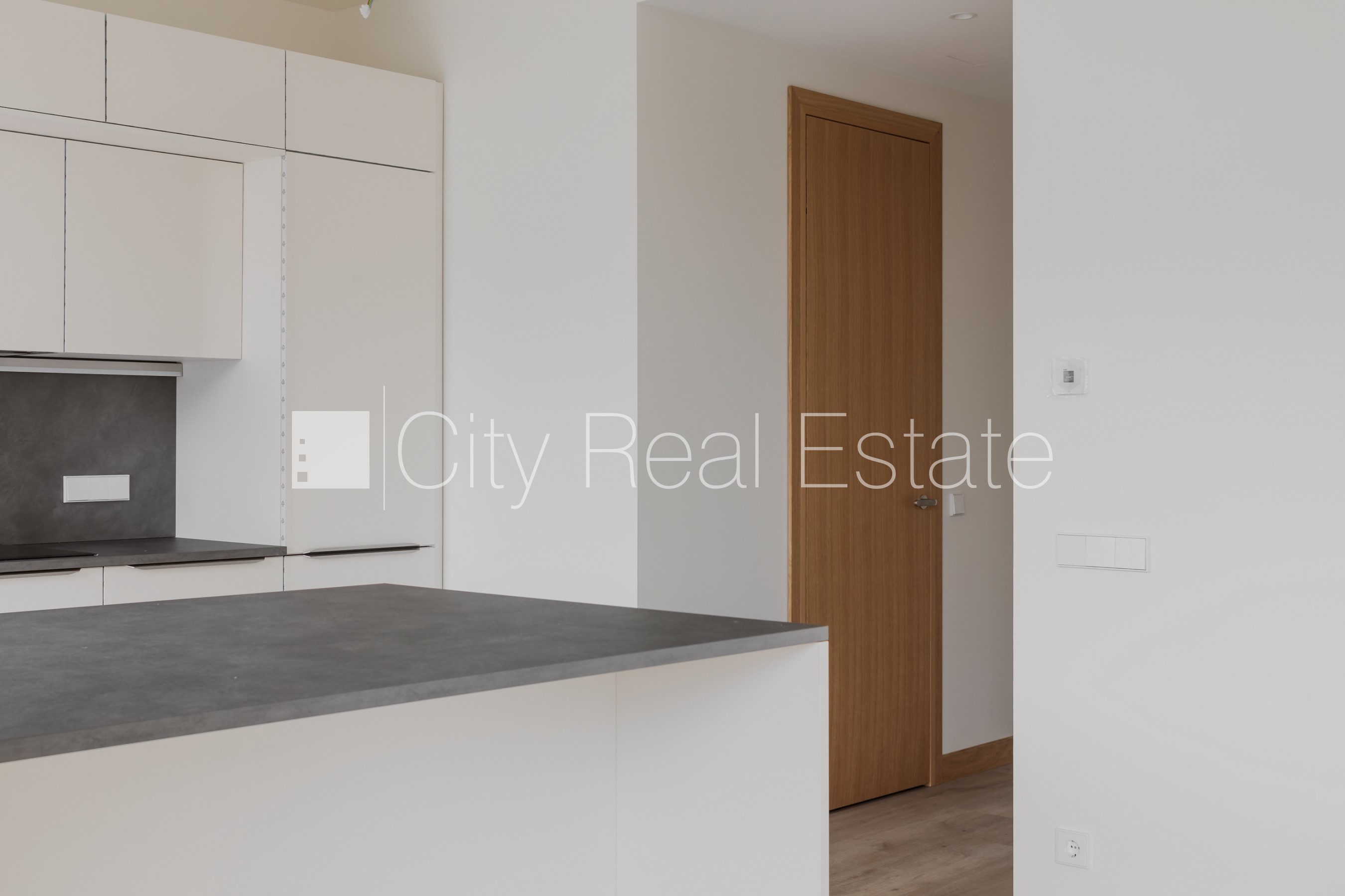 Sludinājumi. Fasādes māja, renovēta māja, slēgts pagalms, iespēja nomāt autostāvvietu, pazemes autostāvvieta, Cena: 3435 EUR/mēn Foto #3