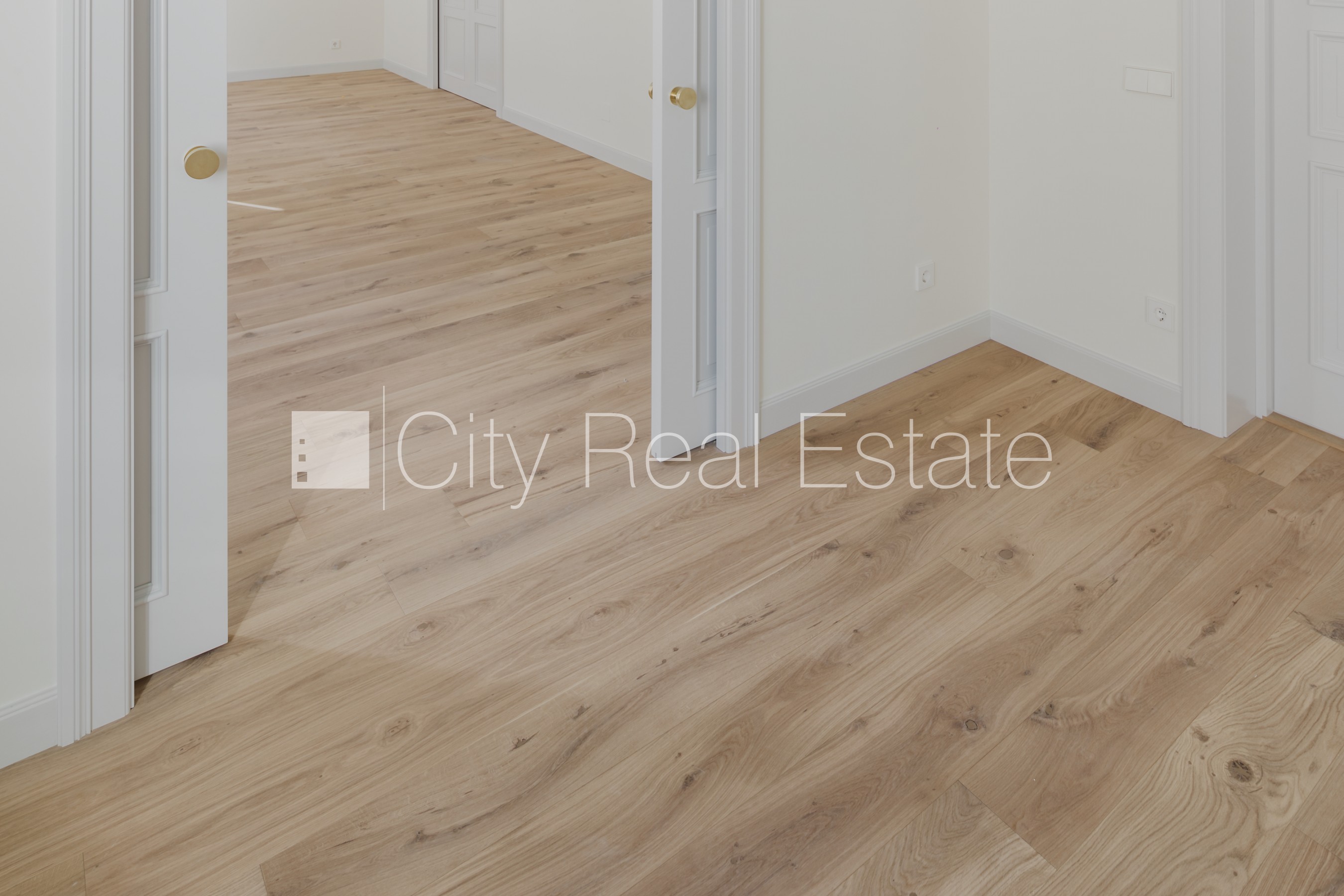 Sludinājumi. Fasādes māja, renovēta māja, slēgts pagalms, iespēja nomāt autostāvvietu, pazemes autostāvvieta, Cena: 3435 EUR/mēn Foto #5