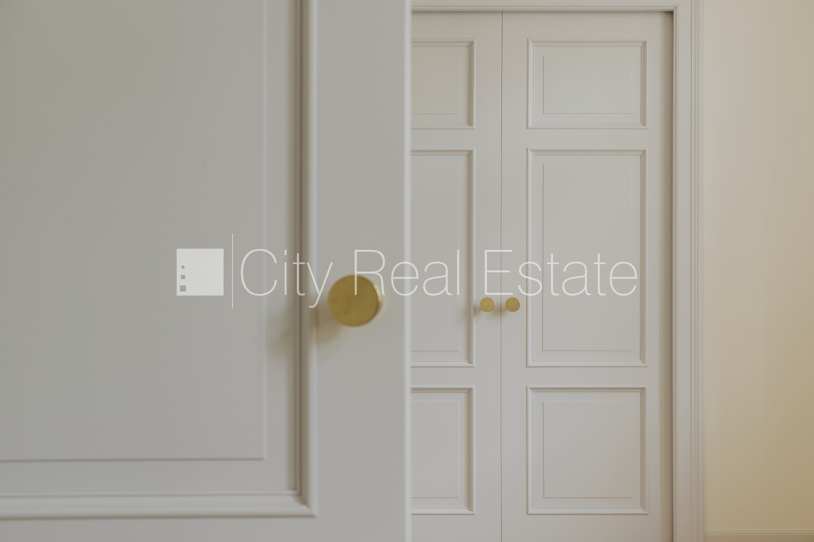 Объявление. Фасадный дом, реновированный дом, установлены солнечные панели , благоустроенный озеленённый двор, Цена: 3160 EUR/мес. Foto #6