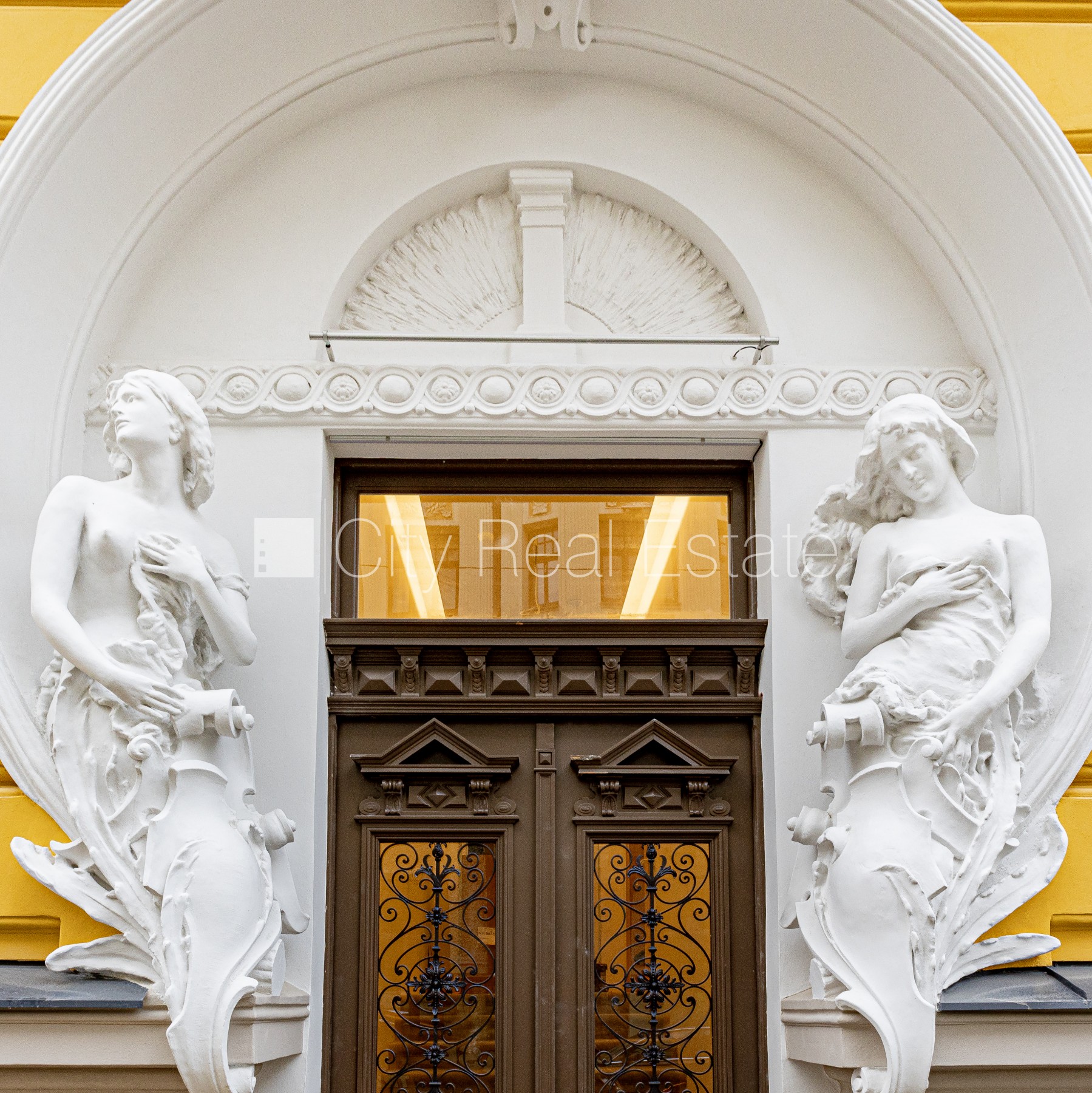 Sludinājumi. Fasādes māja, renovēta māja, uzstādīti saules enerģijas paneļi, slēgts pagalms, iespēja nomāt Cena: 2863 EUR/mēn Foto #17