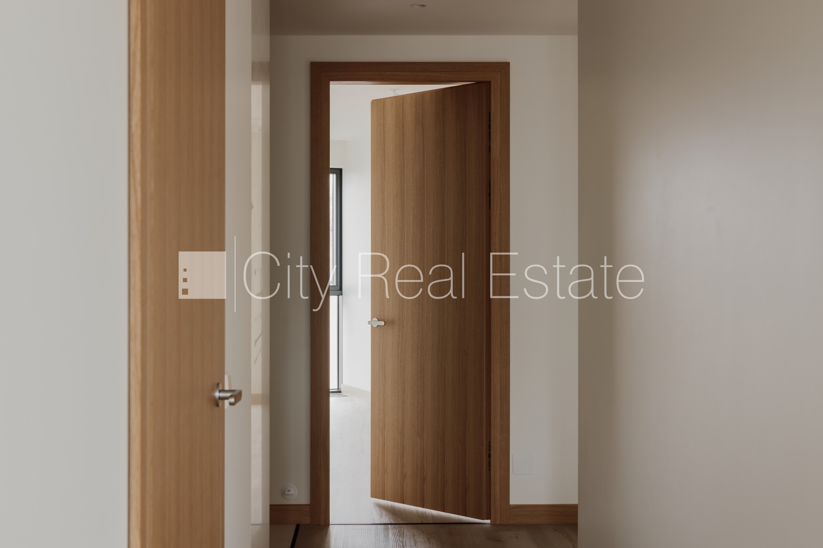 Sludinājumi. Fasādes māja, renovēta māja, uzstādīti saules enerģijas paneļi, slēgts pagalms, iespēja nomāt Cena: 2863 EUR/mēn Foto #8