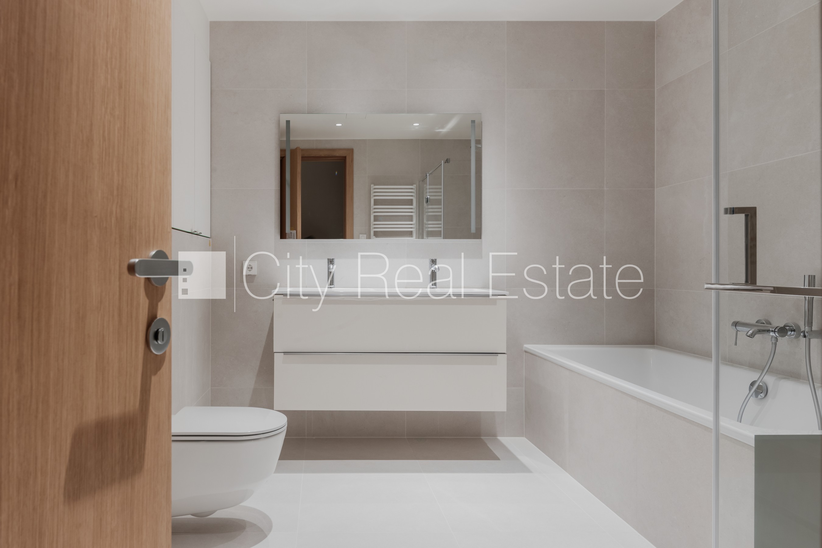 Sludinājumi. Fasādes māja, renovēta māja, uzstādīti saules enerģijas paneļi, slēgts pagalms, iespēja nomāt Cena: 2863 EUR/mēn Foto #7