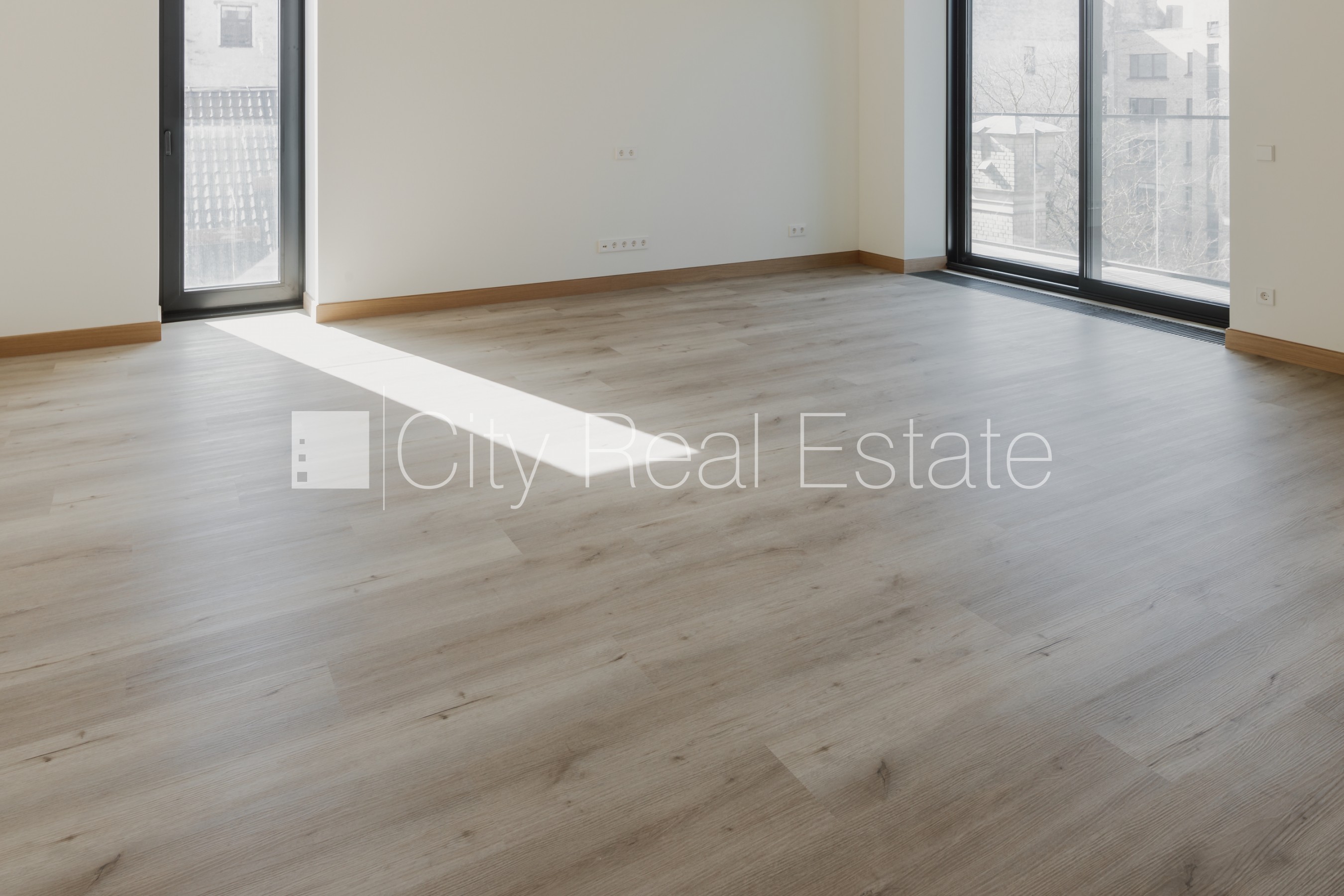 Sludinājumi. Fasādes māja, renovēta māja, uzstādīti saules enerģijas paneļi, slēgts pagalms, iespēja nomāt Cena: 2863 EUR/mēn Foto #6