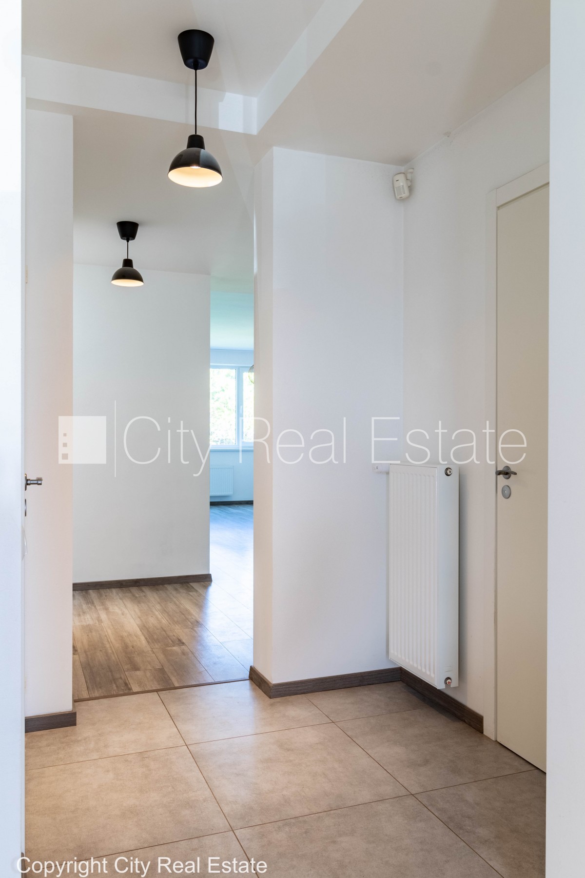 Sludinājumi. Jaunceltne, zaļā teritorija, vieta vairākām automašīnām, apsargāta teritorija, pirmais stāvs ar Cena: 400000 EUR Foto #22