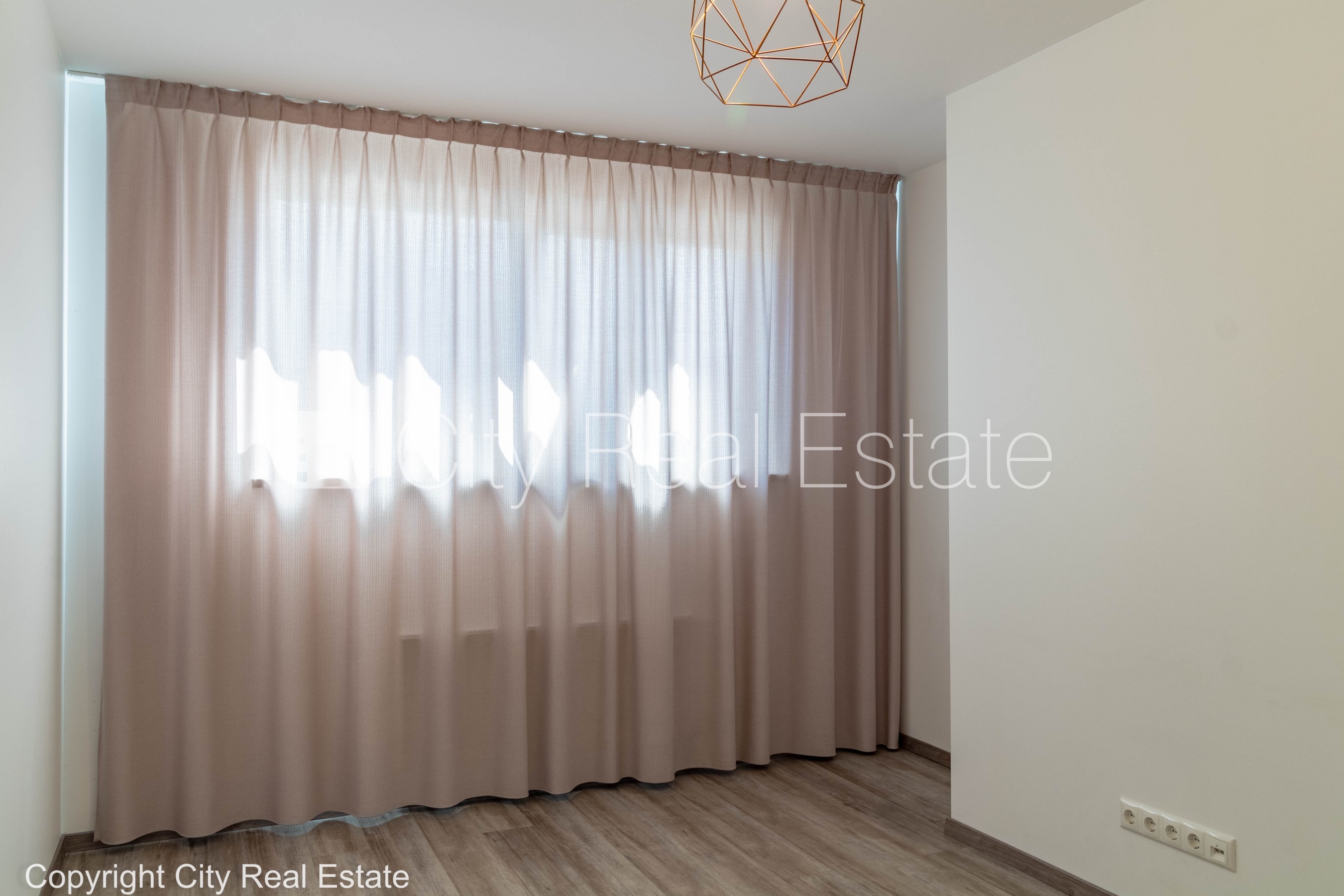 Sludinājumi. Jaunceltne, zaļā teritorija, vieta vairākām automašīnām, apsargāta teritorija, pirmais stāvs ar Cena: 400000 EUR Foto #20