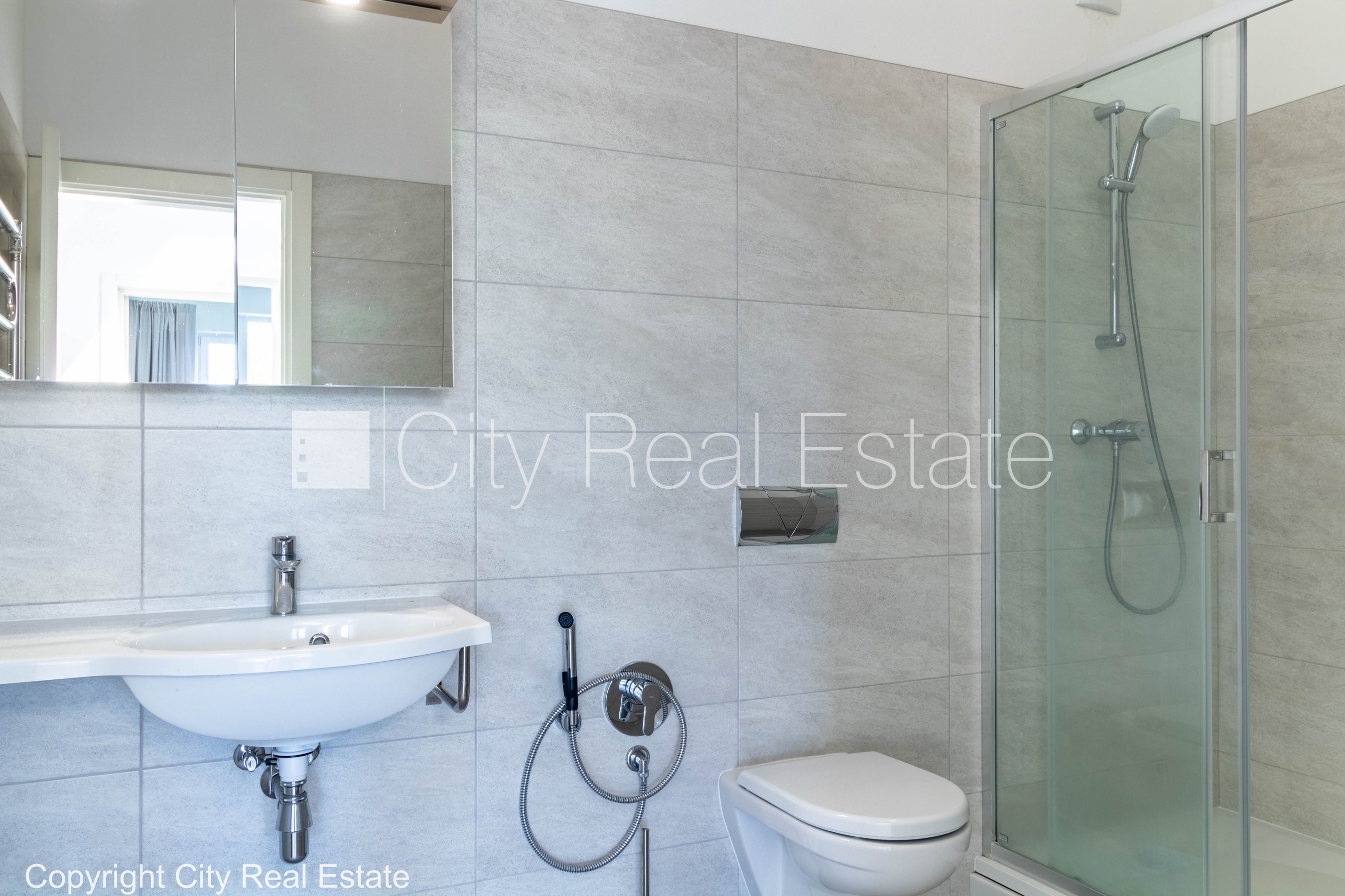 Sludinājumi. Jaunceltne, zaļā teritorija, vieta vairākām automašīnām, apsargāta teritorija, pirmais stāvs ar Cena: 400000 EUR Foto #18