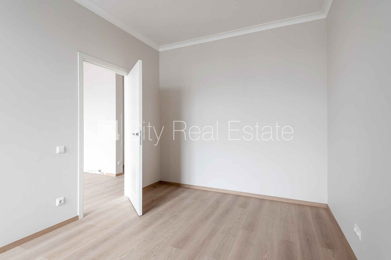 Sludinājumi. Zeme īpašumā, fasādes māja, renovēta māja, slēgts pagalms, iespēja nomāt autostāvvietu, ieeja no Cena: 106000 EUR Foto #3