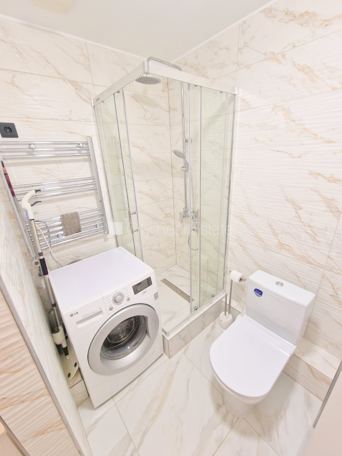 Sludinājumi. Fasādes māja, renovēta māja, vieta automašīnai, ieeja no ielas, lodžija, logi vērsti uz pagalma Cena: 500 EUR/mēn Foto #17