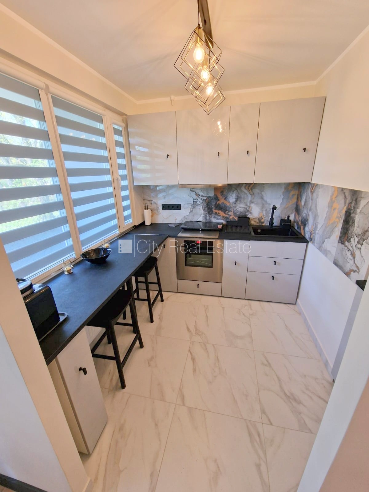 Sludinājumi. Fasādes māja, renovēta māja, vieta automašīnai, ieeja no ielas, lodžija, logi vērsti uz pagalma Cena: 500 EUR/mēn Foto #8