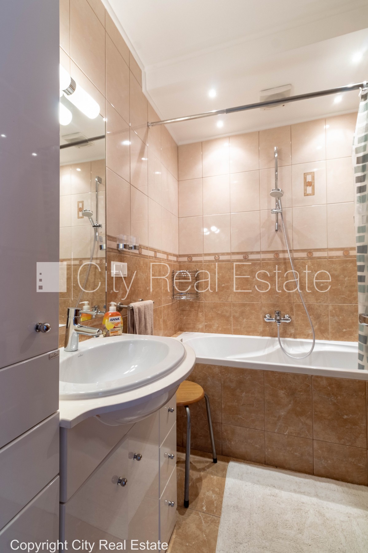 Sludinājumi. Zemes nomas maksa 50 gadā, viena kvadrātmetra apsaimniekošanas maksa mēnesī  0,48 EUR, zaļā Cena: 89900 EUR Foto #6