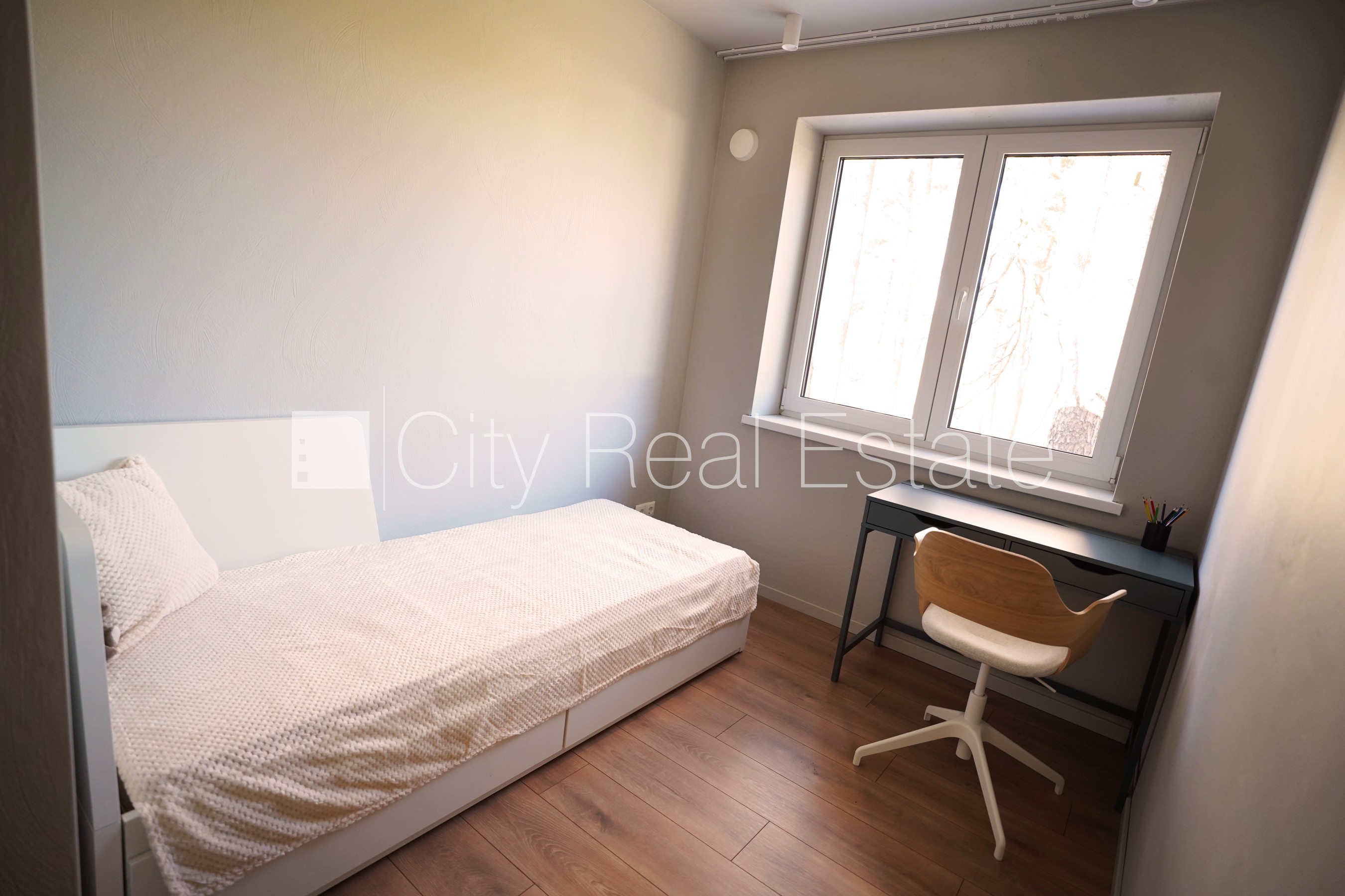 Sludinājumi. Jaunceltne, dzīvokļu skaits ēkā  4 gab., viena kvadrātmetra apsaimniekošanas maksa mēnesī  1 EUR, Cena: 800 EUR/mēn Foto #2