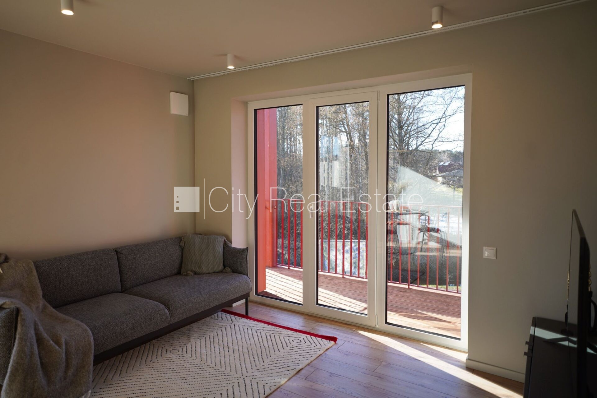 Sludinājumi. Jaunceltne, dzīvokļu skaits ēkā  4 gab., viena kvadrātmetra apsaimniekošanas maksa mēnesī  1 EUR, Cena: 700 EUR/mēn Foto #2