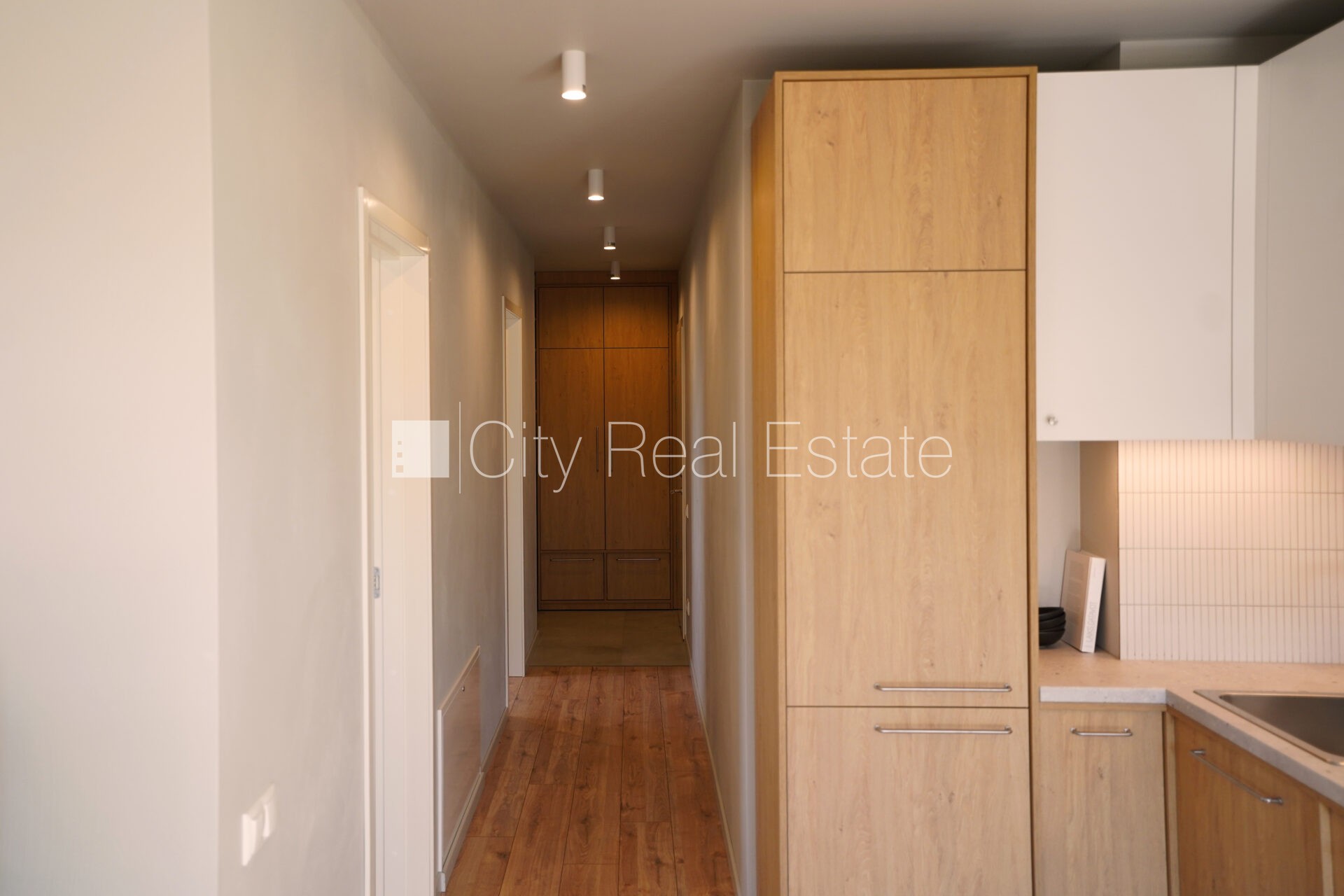 Sludinājumi. Jaunceltne, dzīvokļu skaits ēkā  4 gab., viena kvadrātmetra apsaimniekošanas maksa mēnesī  1 EUR, Cena: 700 EUR/mēn Foto #4