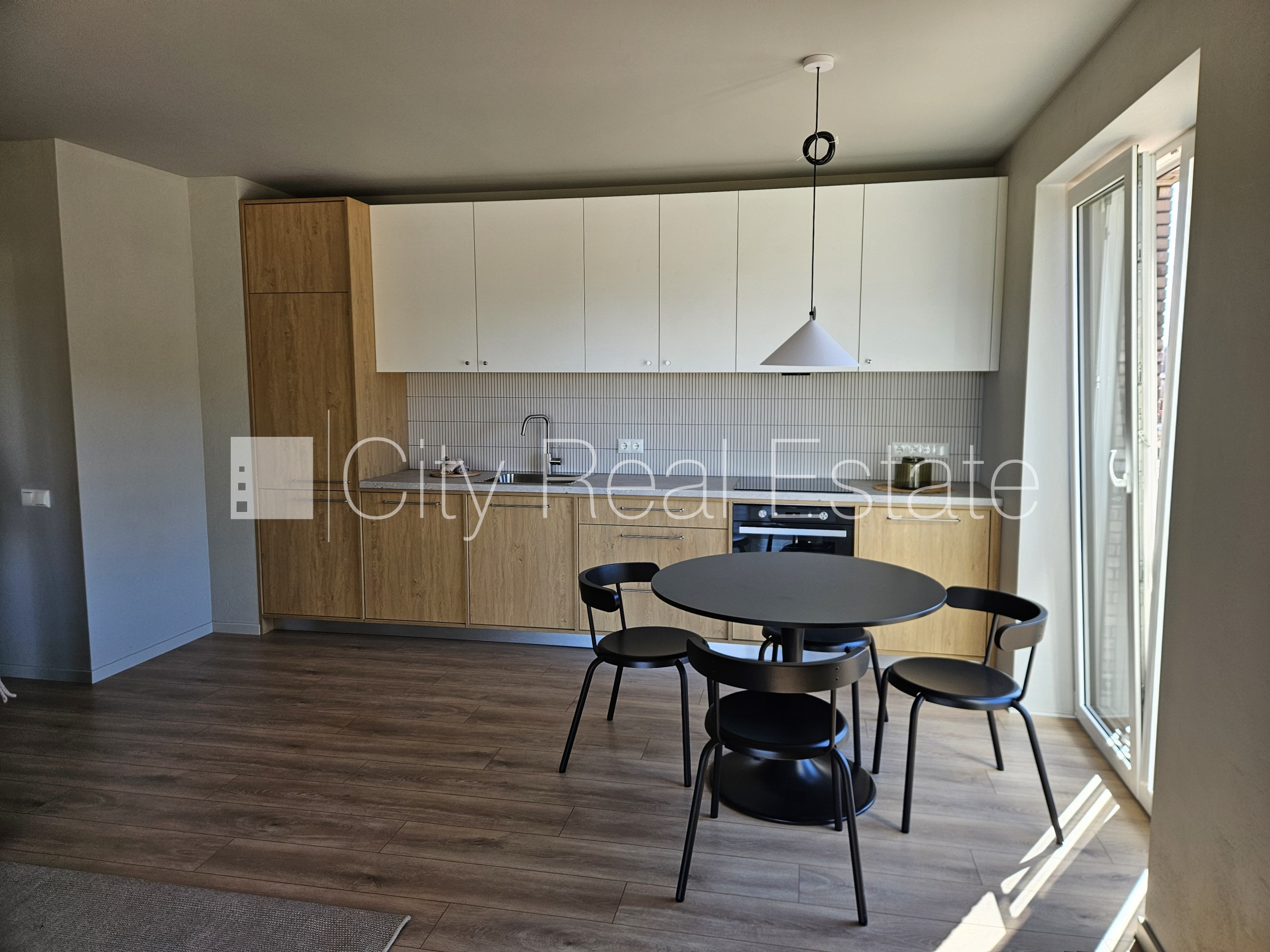 Sludinājumi. Jaunceltne, dzīvokļu skaits ēkā  4 gab., viena kvadrātmetra apsaimniekošanas maksa mēnesī  1 EUR, Cena: 950 EUR/mēn Foto #3