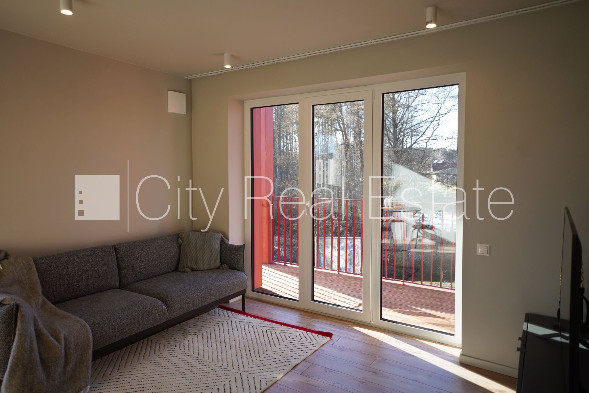 Sludinājumi. Jaunceltne, dzīvokļu skaits ēkā  4 gab., viena kvadrātmetra apsaimniekošanas maksa mēnesī  1 EUR, Cena: 900 EUR/mēn Foto #3