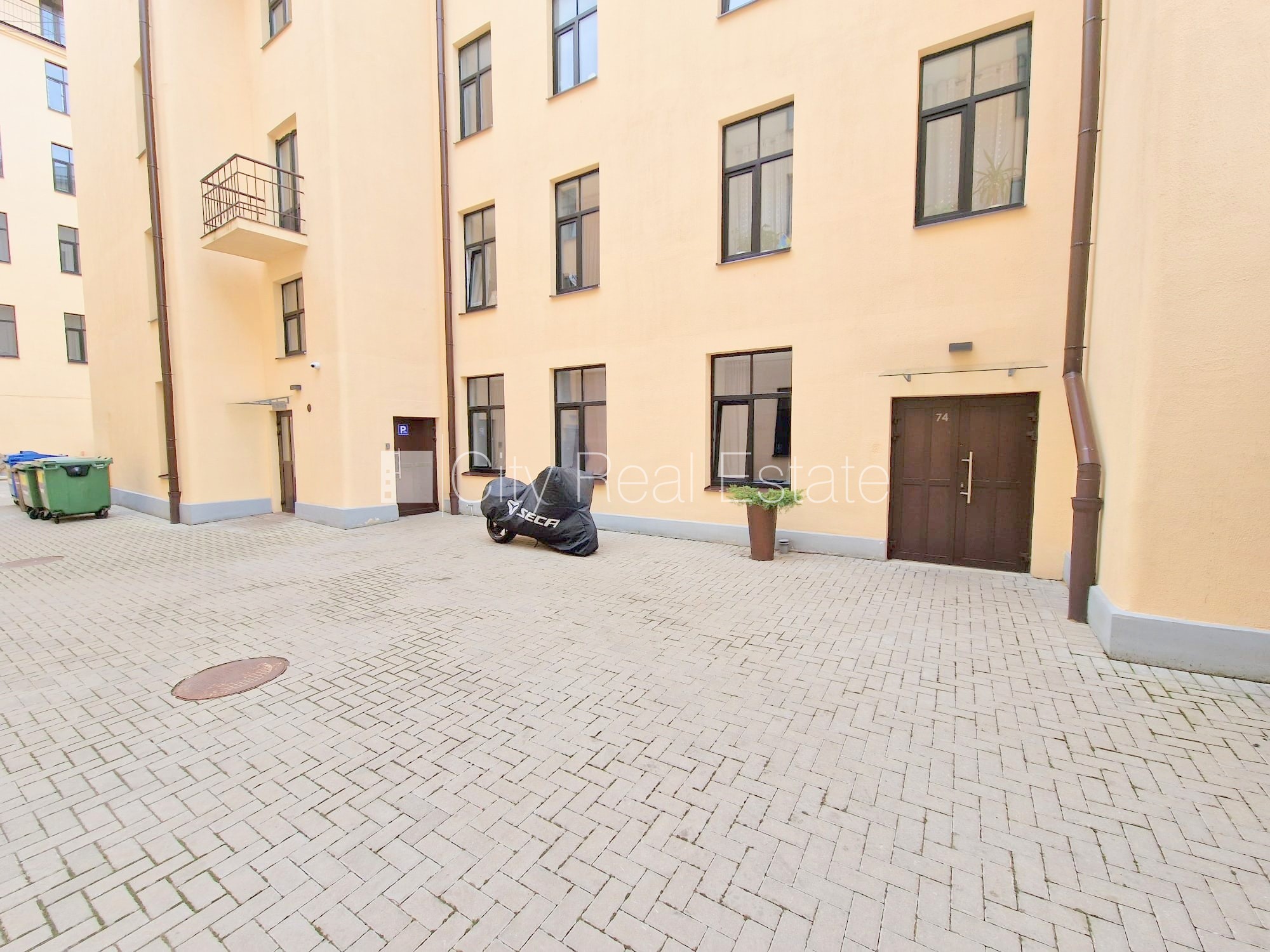 Sludinājumi. Pagalma ēka, renovēta māja, slēgts pagalms, ieeja no ielas un pagalma, logi vērsti uz ielas pusi, Cena: 380 EUR/mēn Foto #19